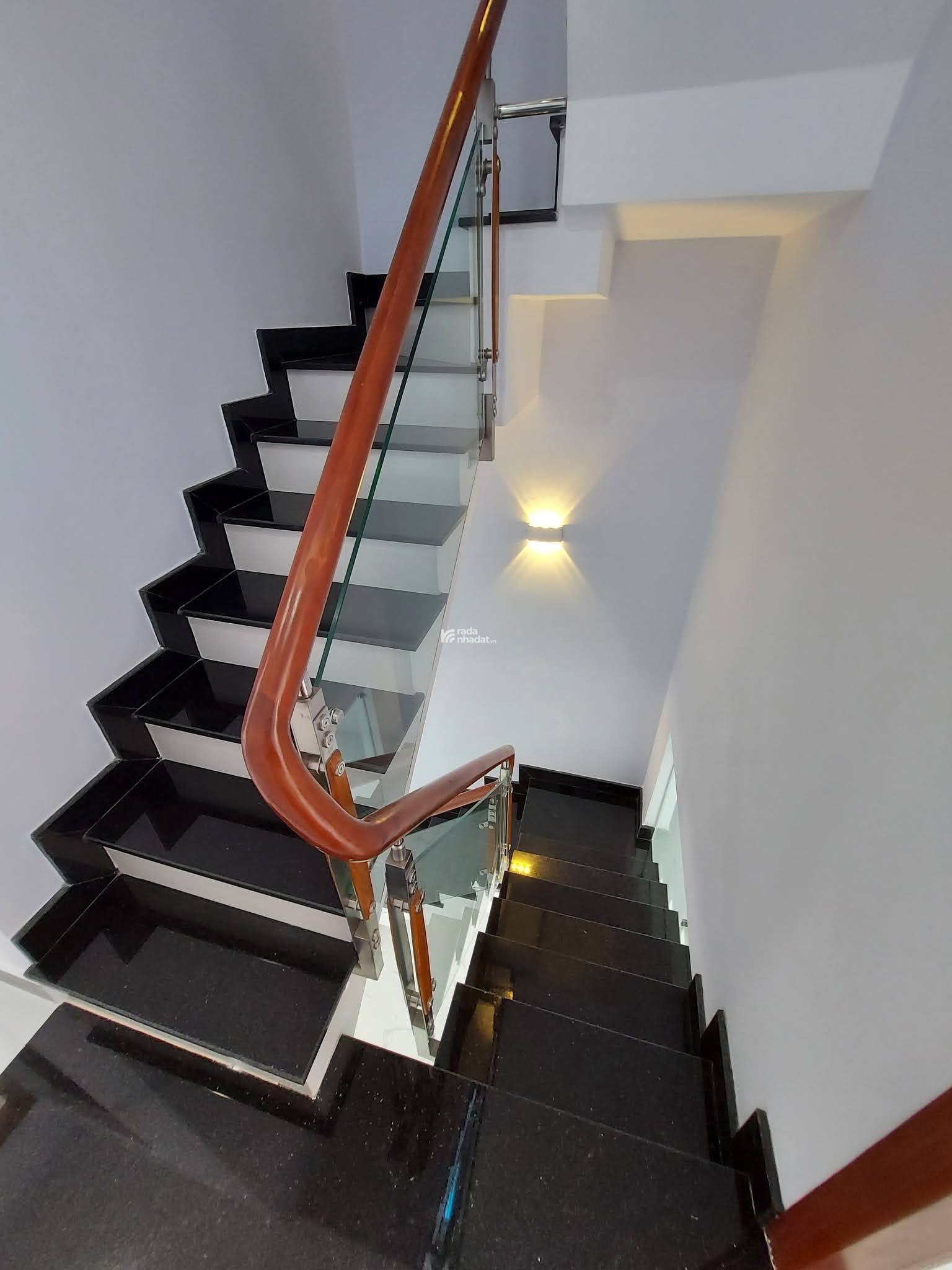 Nhà đẹp giá rẻ Phạm Thế Hiển Phường 7 Quận 8 DT 53.4m2 giá 4tỷ690tr. Sổ hồng riêng