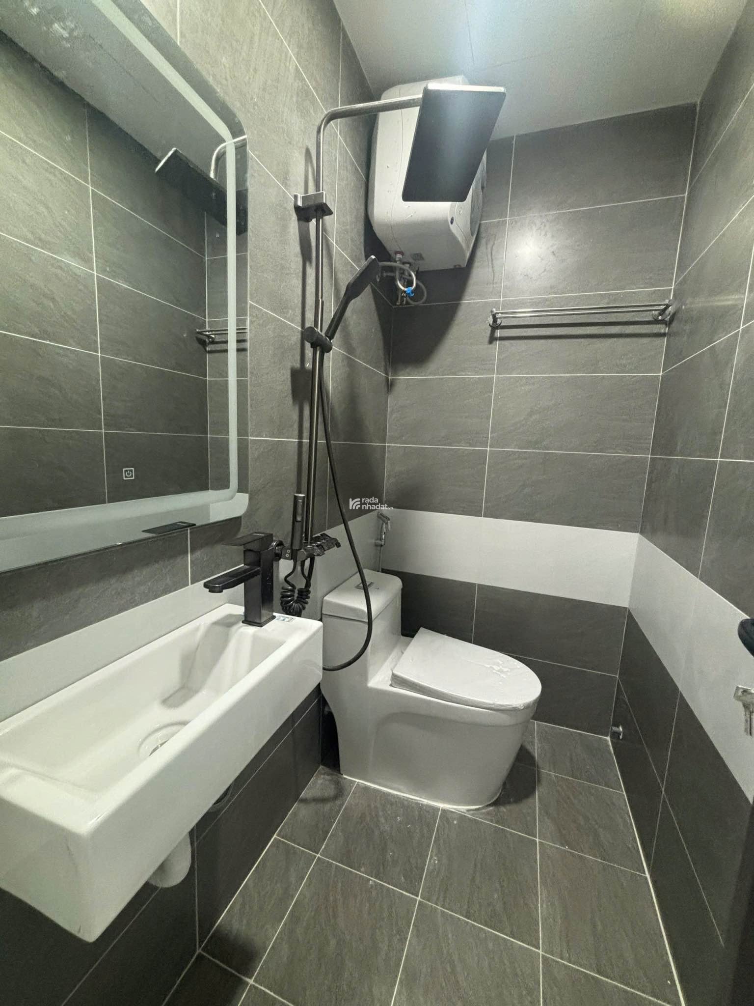 Bán căn tầng trung tại OCT2 Bắc Linh Đàm DT: 80m2 full đồ. 3PN 2WC. Ban công thoáng