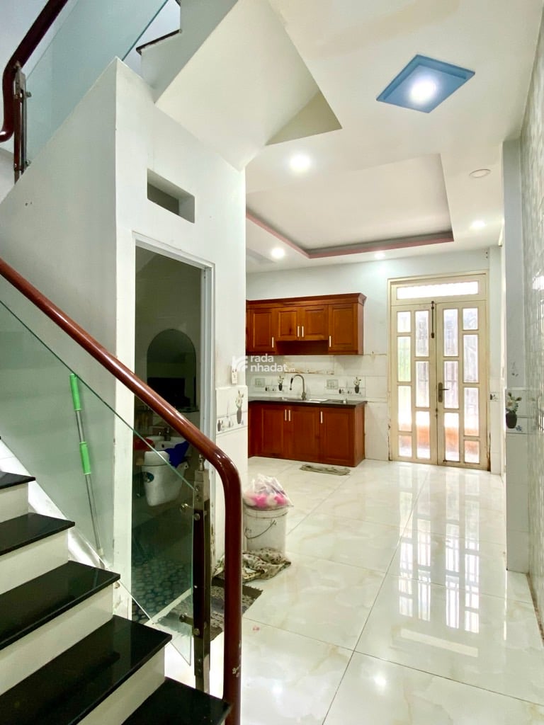 BÁN NHÀ BÌNH TÂN L 71M2 4PN 6.1 TỶ HẺM XE HƠI THÔNG GẦN CHỢ GIÁP TÊN LỬA