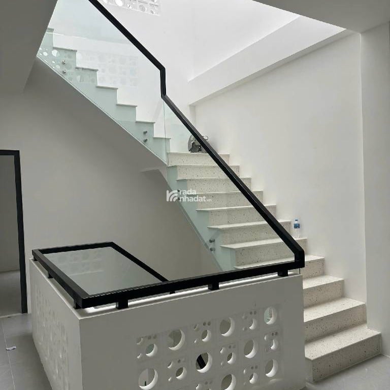 Nhà 3 Tầng BTCT 77m2 ngang 4m, 4PN sổ riêng, Gần ĐH Công Thương Q.Tân Phú, TC 6 tỷ TL.79.34