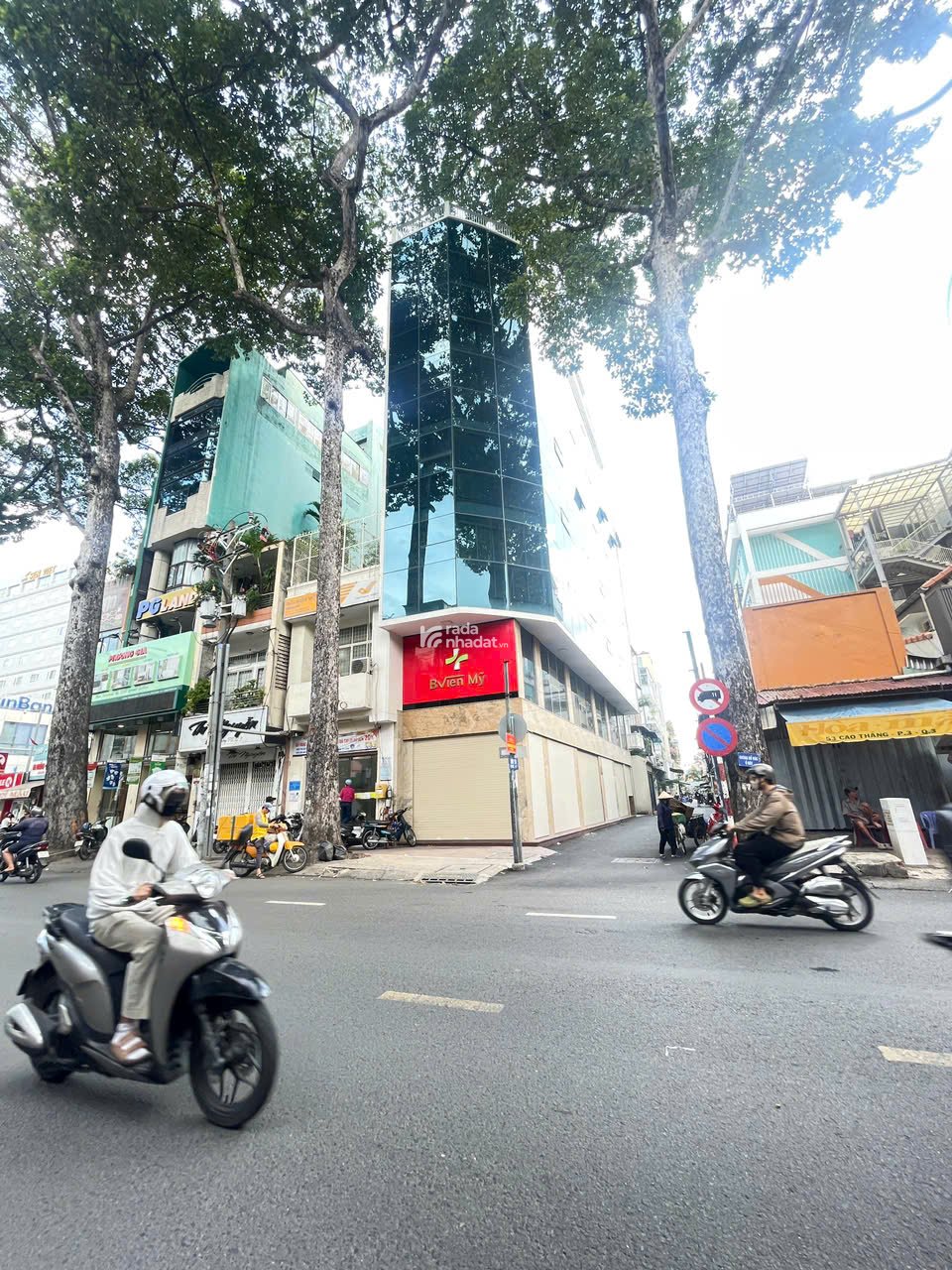 Siêu phẩm mặt tiền kinh doanh Đào Duy Từ quận 10 (DT 5x20m) 1 hầm 5 lầu tiện ở liền