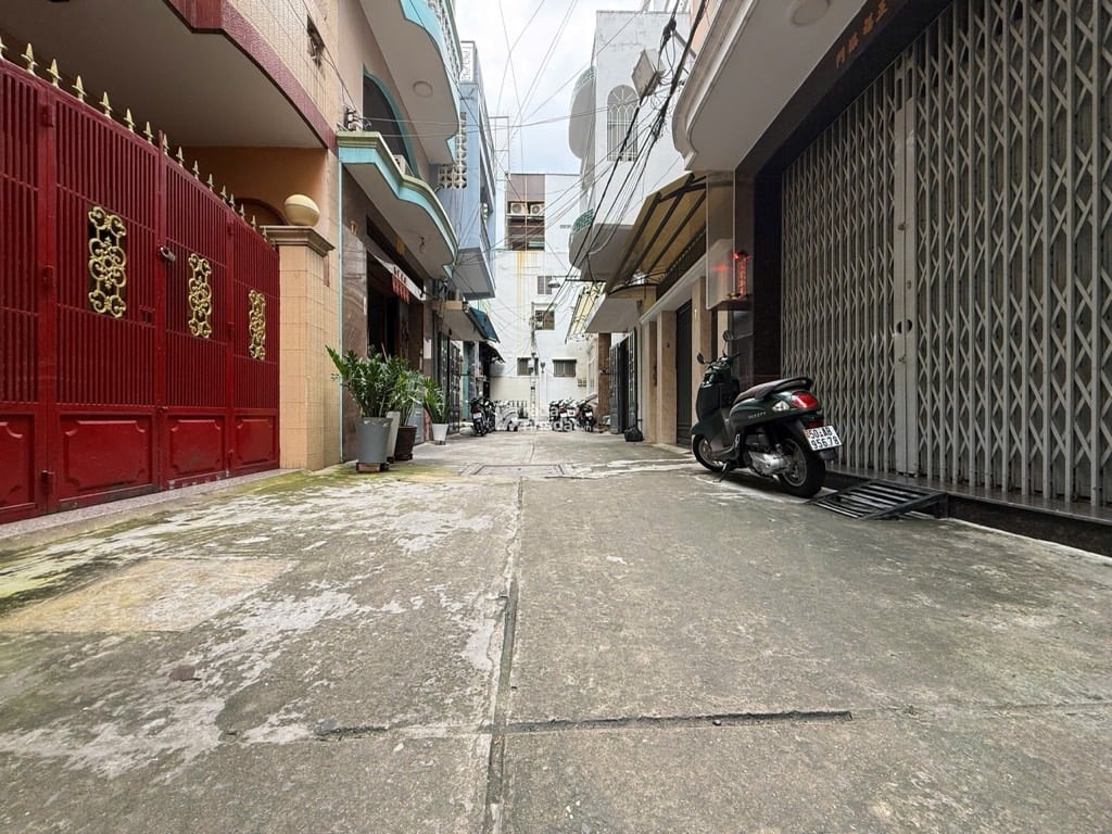 QUÁ TIỆN NGHI - TRUNG TÂM QUẬN 6 - NHÀ 3 TẦNG - HẺM Ô TÔ 4m -- SỔ ĐẸP NỞ HẬU - CHÍNH CHỦ