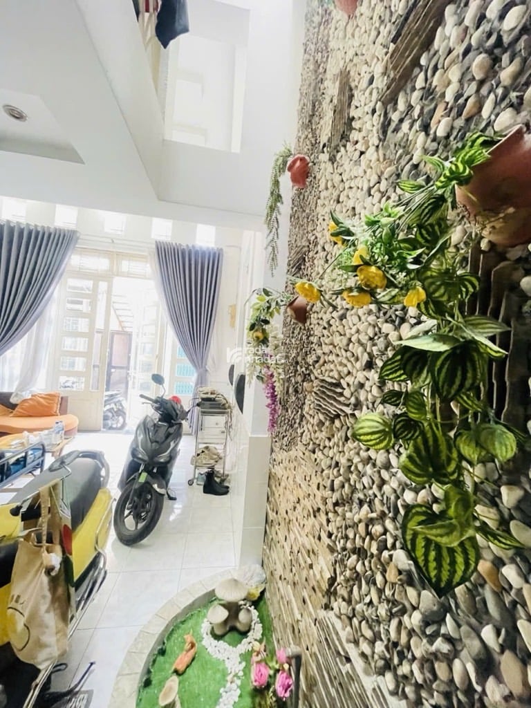 TÂN BÌNH - GẦN SÂN BAY TSN, GA METRO, EMART - 45M2 - NGANG ĐẸP 5M - 3 TẦNG - 4 PHÒNG - Ô TÔ TỚI NHÀ