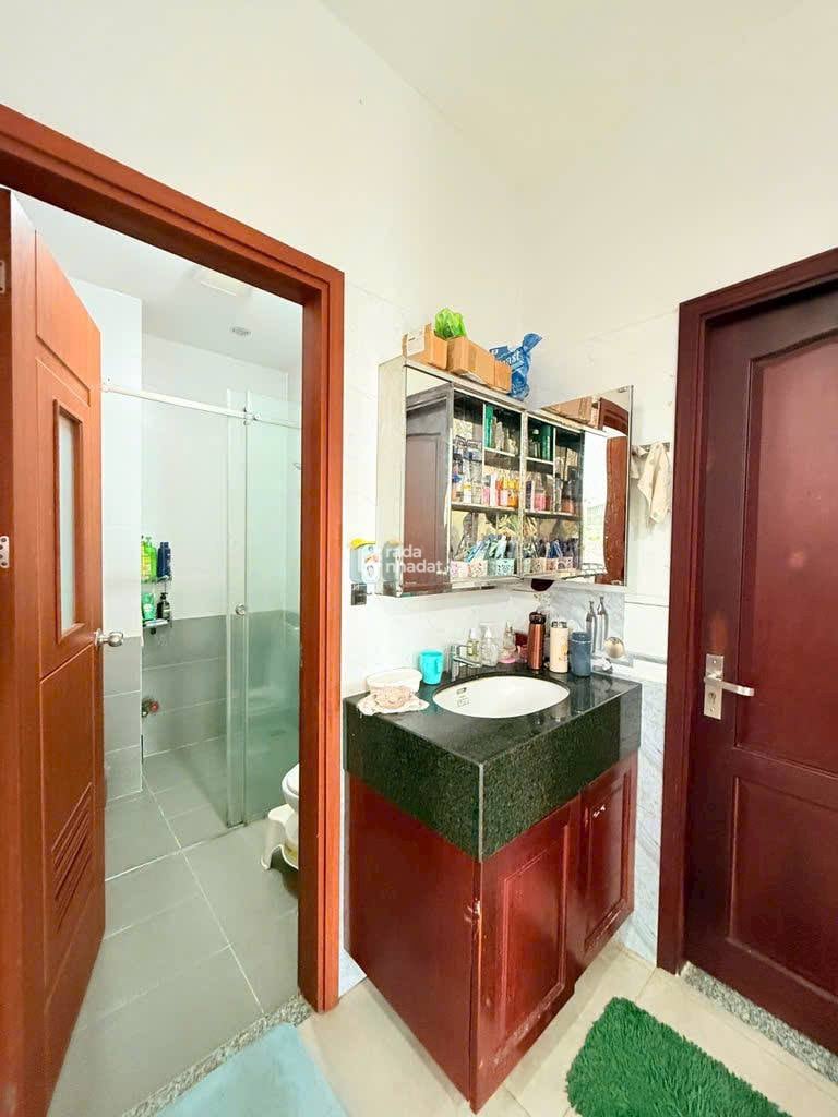 CHÍNH CHỦ BÁN GẤP NHÀ NƠ TRANG LONG HẺM Ô TÔ 5M - 102M .6 TẦNG - THANG MÁY - CÓ GARA Ô TÔ
