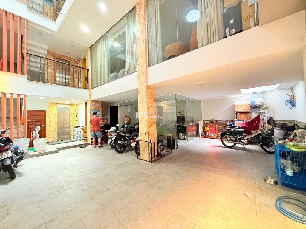 CHÍNH CHỦ BÁN GẤP NHÀ NƠ TRANG LONG HẺM Ô TÔ 5M - 102M .6 TẦNG - THANG MÁY - CÓ GARA Ô TÔ