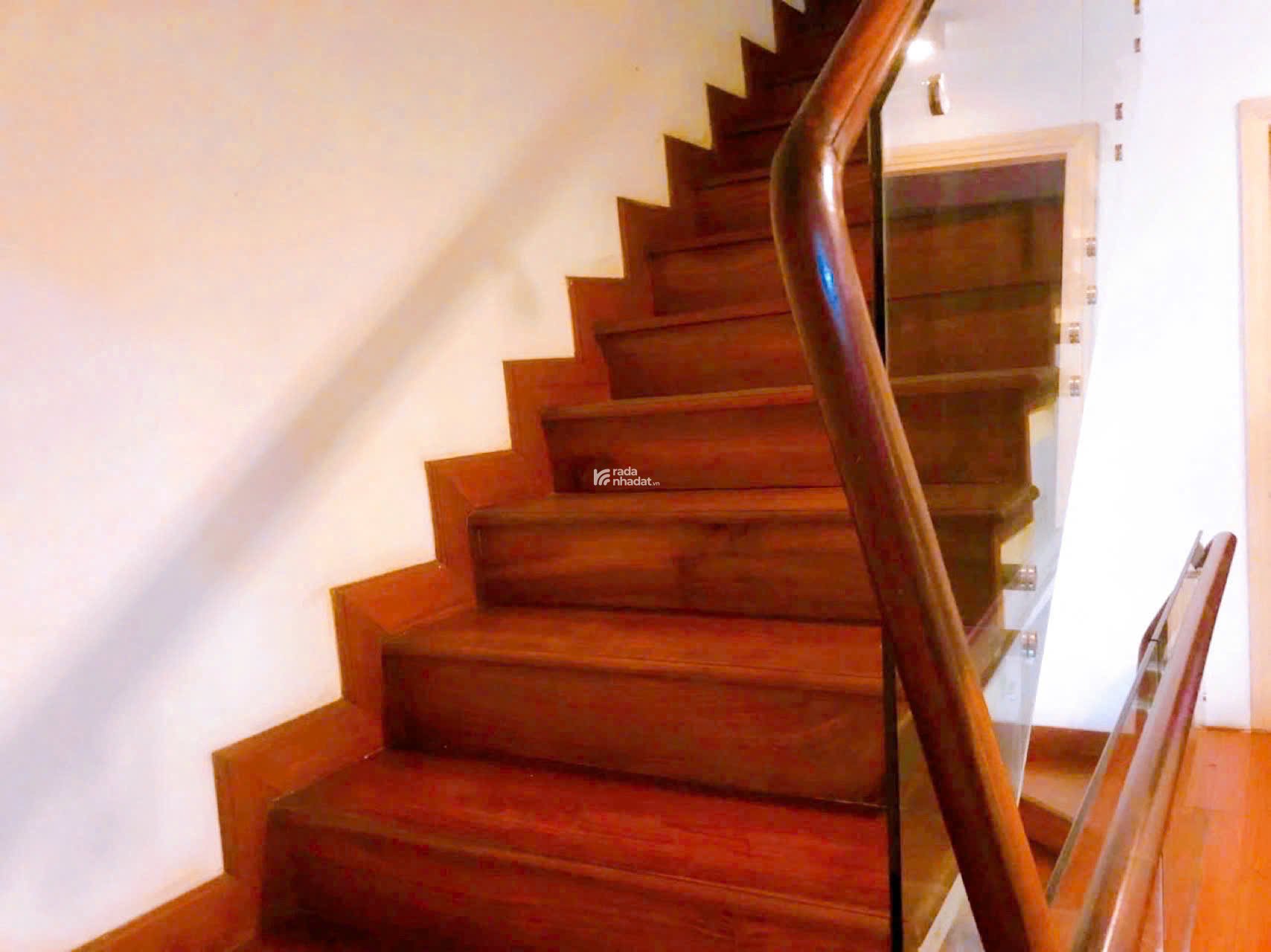 Bán nhà Hẻm Xe hơi Cách Mạng Tháng Tám - QUẬN 3 - Diện tích 5.5 x 19 m - Giá 25 tỷ