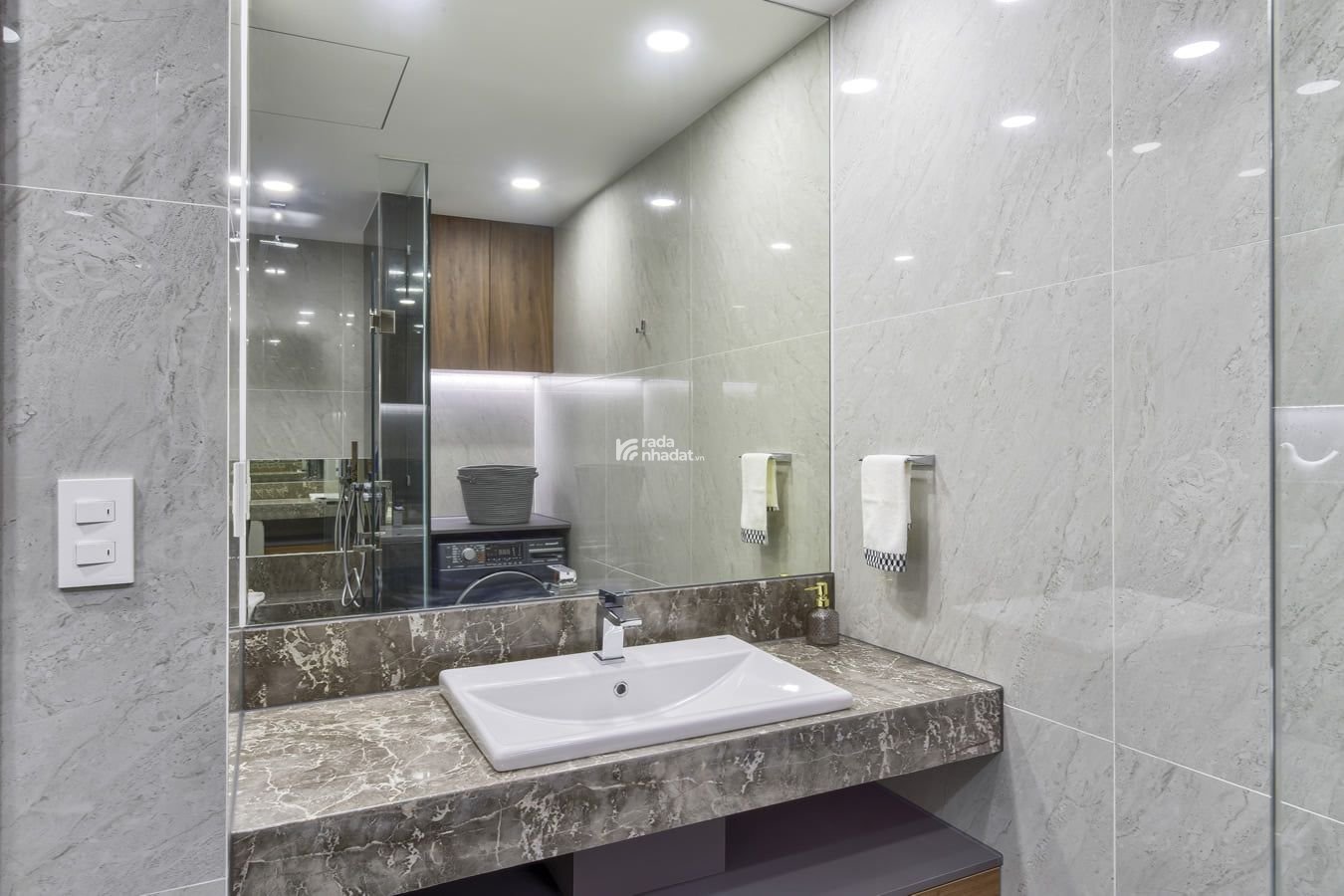 Căn góc 2 phòng ngủ tại Hilton nội thất ngoại nhập, view triệu đô từ cầu Rồng phun lửa đến cửa biển