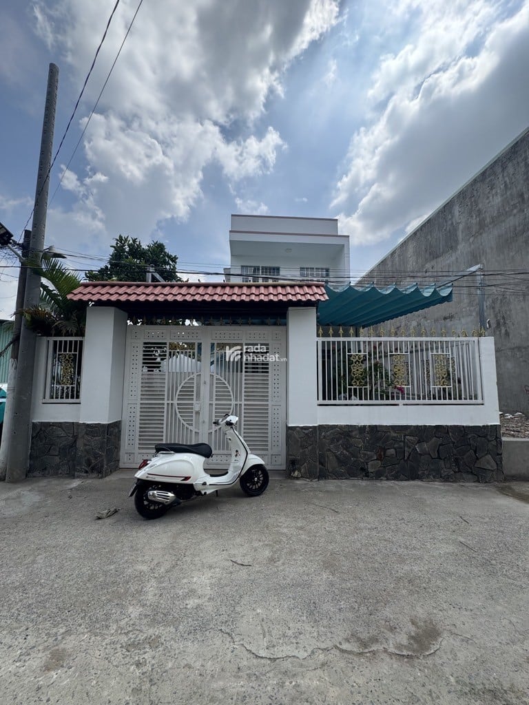 NHÀ ĐẸP Ở NGAY, HẺM XE HƠI TRÁNH SÁT MẶT TIÊN GẦN CC 4S LINH ĐÔNG 8X25 CHỈ 12,2 TỶ.