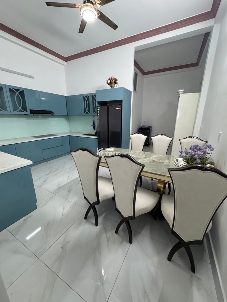 NHÀ ĐẸP Ở NGAY, HẺM XE HƠI TRÁNH SÁT MẶT TIÊN GẦN CC 4S LINH ĐÔNG 8X25 CHỈ 12,2 TỶ.