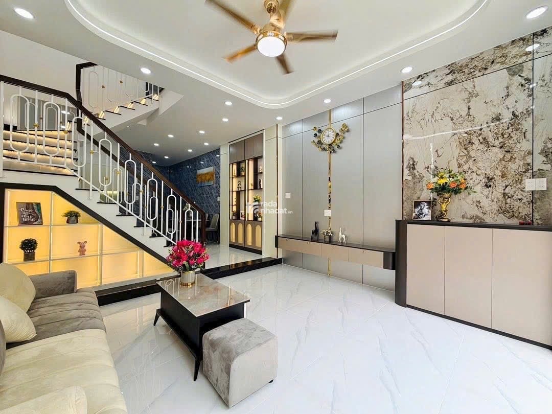 Bán gấp nhà DT 32,4m2 giá 2tỷ850 đường Hoàng Hoa Thám P6 Quận Tân Bình