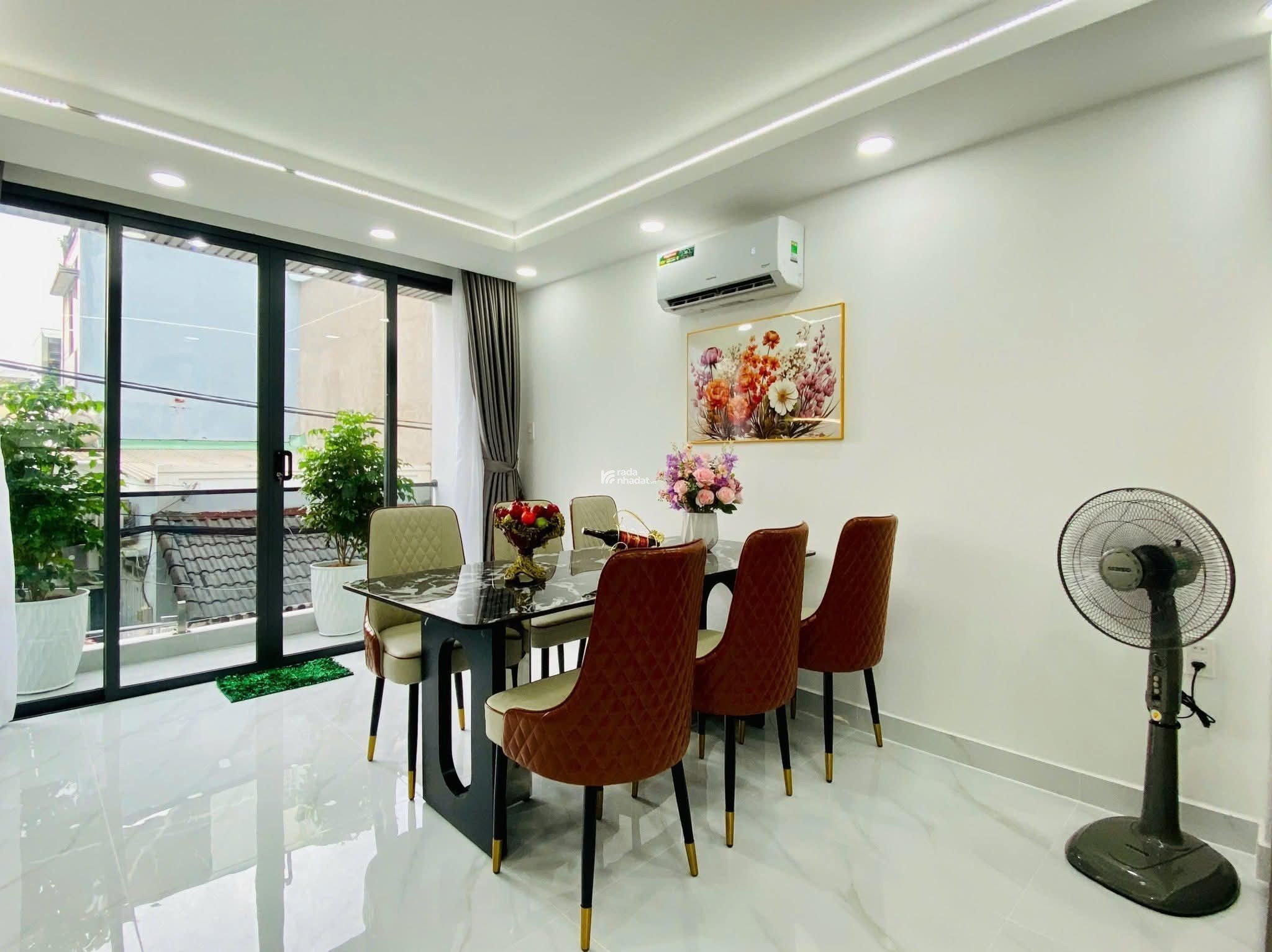 CHÂN DÀI THỐNG NHẤT TÌM ĐẠI GIA 