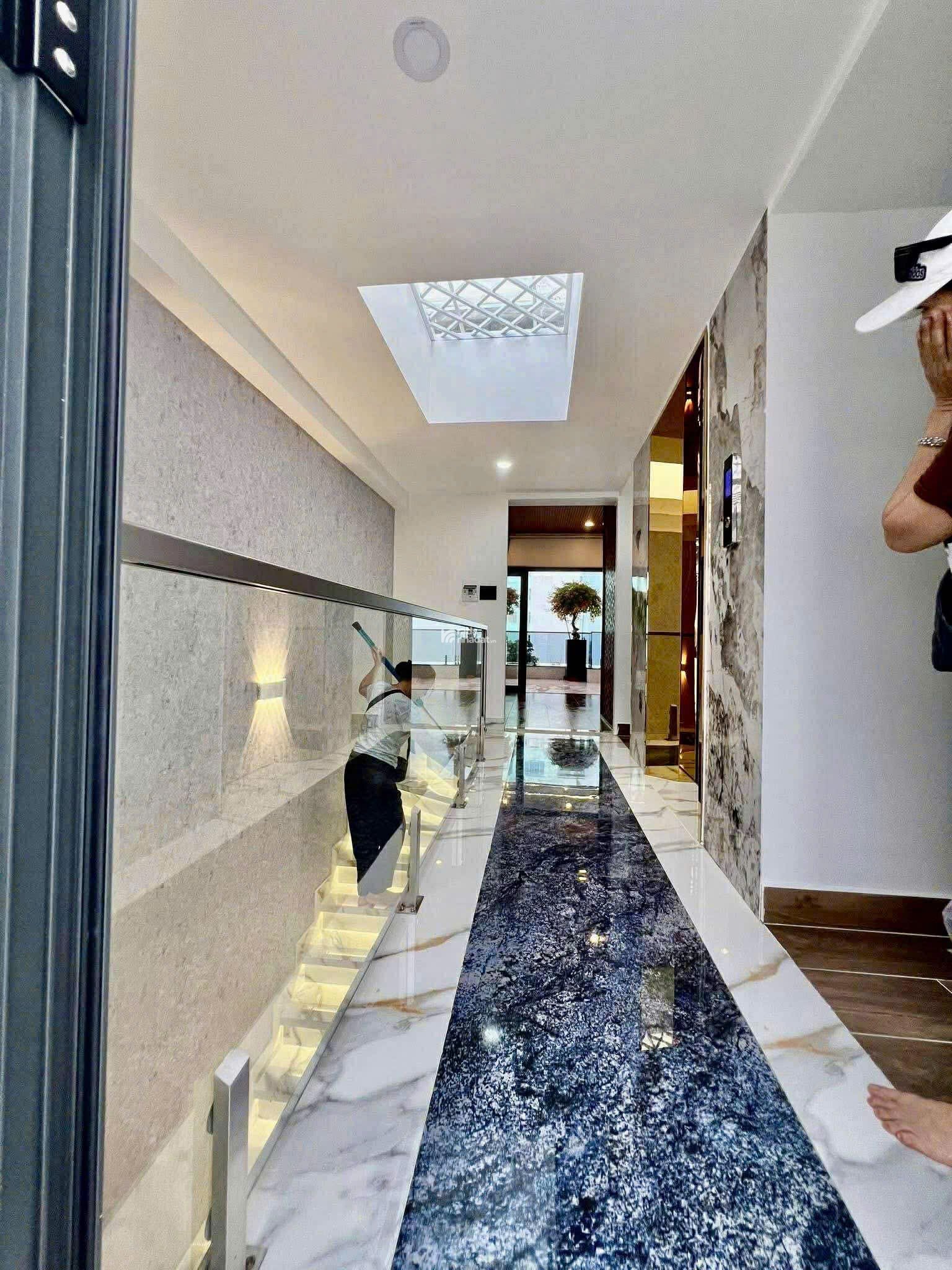 NHÀ 80M2 5 TẦNG MỚI TOANH - THANG MÁY, Ô TÔ NGỦ TRONG NHÀ - NGUYỄN VĂN KHỐI GÒ VẤP