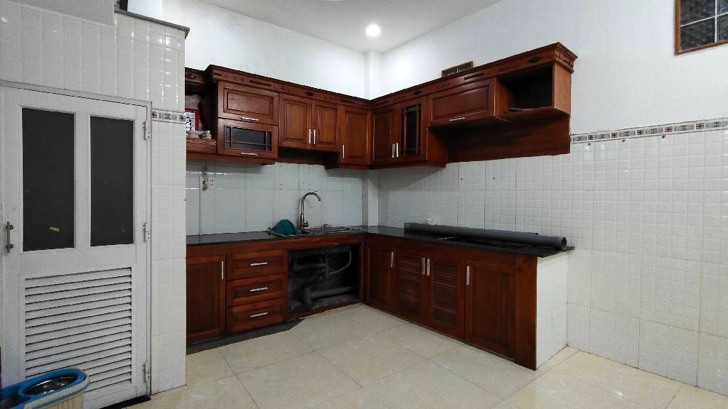 -Mô tả:,-Vị trí :   Nhà mặt tiền đường 6m xe ôtô tránh nhau,  -Kết cấu: Nhà 4 tầng mới xây 