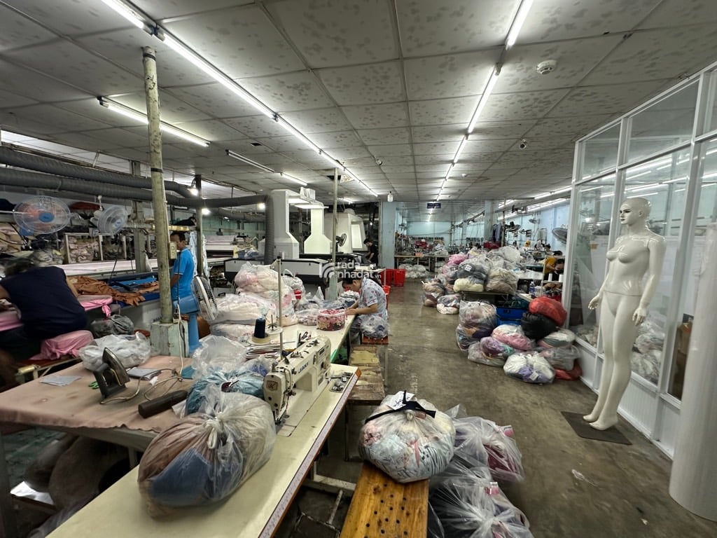  NHÀ XƯỞNG KINH DOANH FULL THỔ CƯ -   NGAY AEON MALL TÂN PHÚ- ĐƯỜNG XE TẢI 5 TẤN RA VÀO THOẢI MÁI