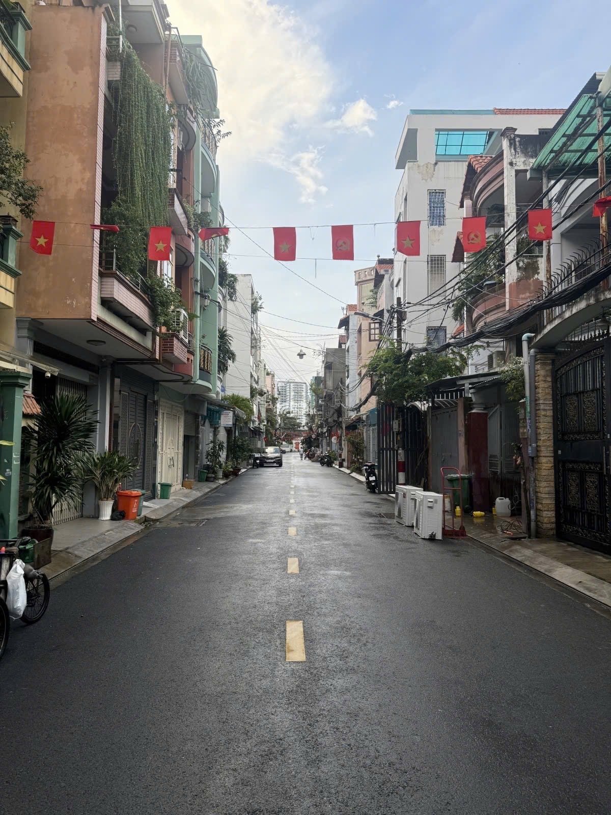 CHDV LUỸ BÁN BÍCH SÁT MT - TÂN PHÚ  35TR/THÁNG - 17 PN 17WC 