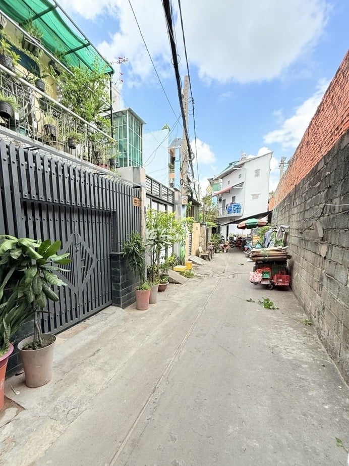Nhà đẹp căn góc nở hậu, hẻm ô tô con thông thoáng, 2 tầng, Âu Cơ, Tân Phú, chỉ 5 tỷ