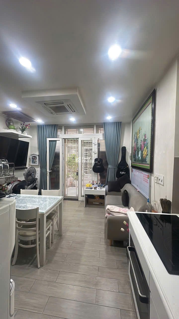 Nhà Nguyễn Đình Khơi, Hoàng Văn Thụ, Tân Bình, 4m x 6m, 3 tầng, 4.99 tỷ.