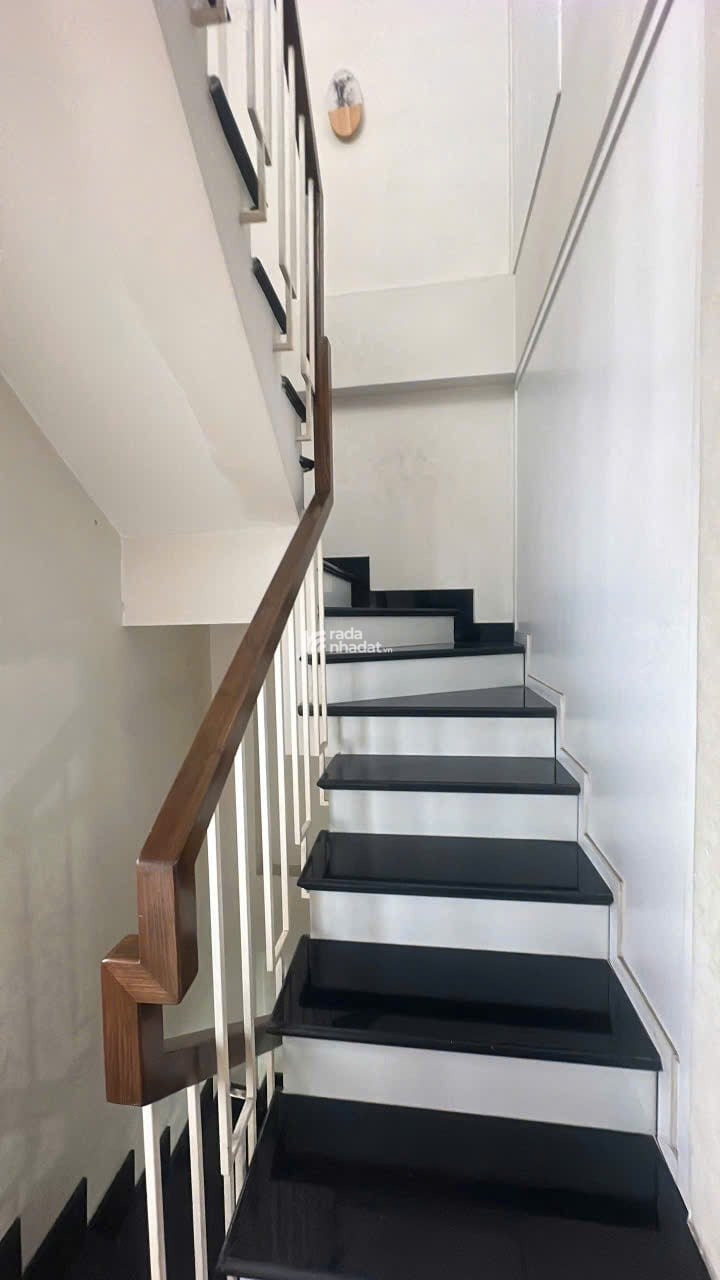 Nhà Nguyễn Đình Khơi, Hoàng Văn Thụ, Tân Bình, 4m x 6m, 3 tầng, 4.99 tỷ.