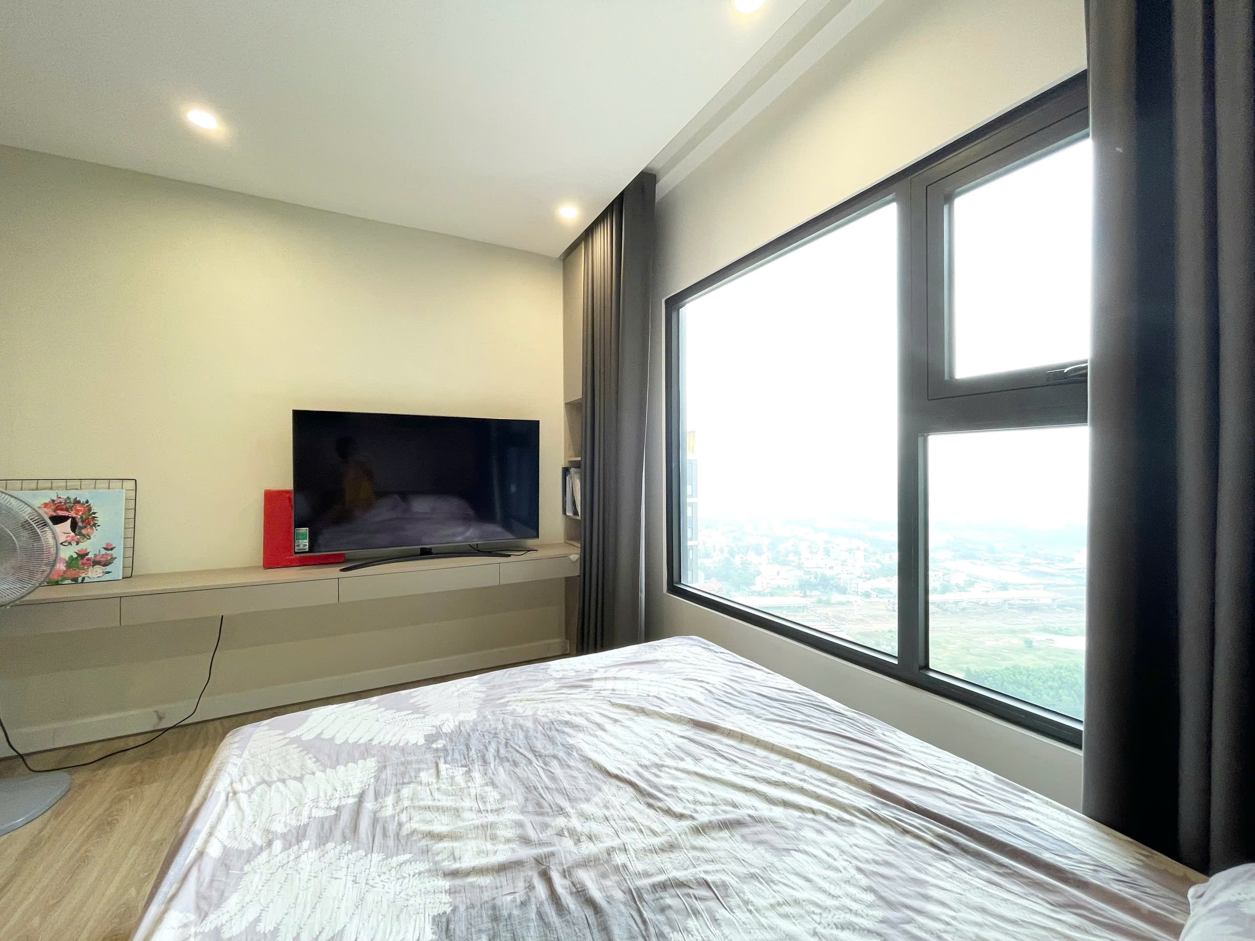 Chính chủ bán STUDIO 37m2 CÓ SỔ HỒNG FULL NỘI THẤT CHỈ 2,29 TỶ TẠI VINHOMES GRAND PARK