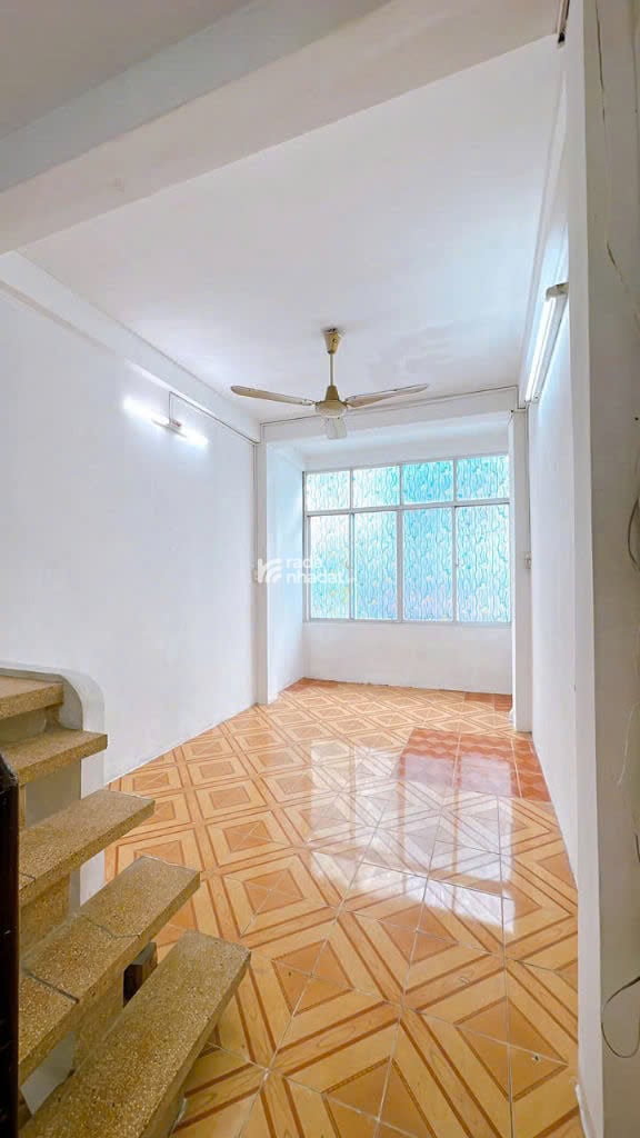 Nhà bán đường Đoàn Văn Bơ quận 4 sát trung tâm, 60m2 giá 3,9 tỷ sang tên ngay