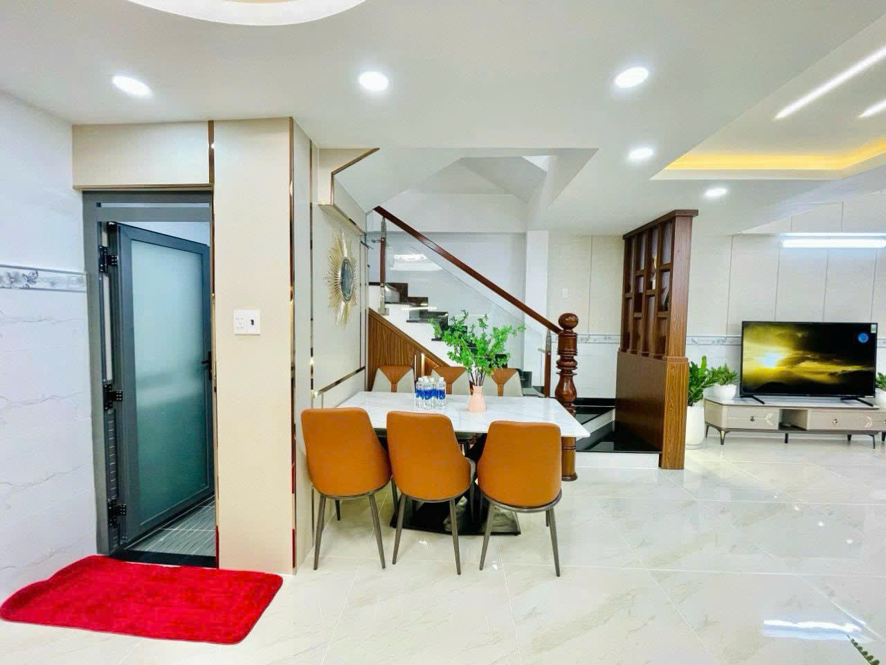 Xoay vốn kinh doanh bán gấp nhà 4 tầng Nguyễn Thượng Hiền, Phú Nhuận, 53m2, SHR giá 3 tỷ 870 TL