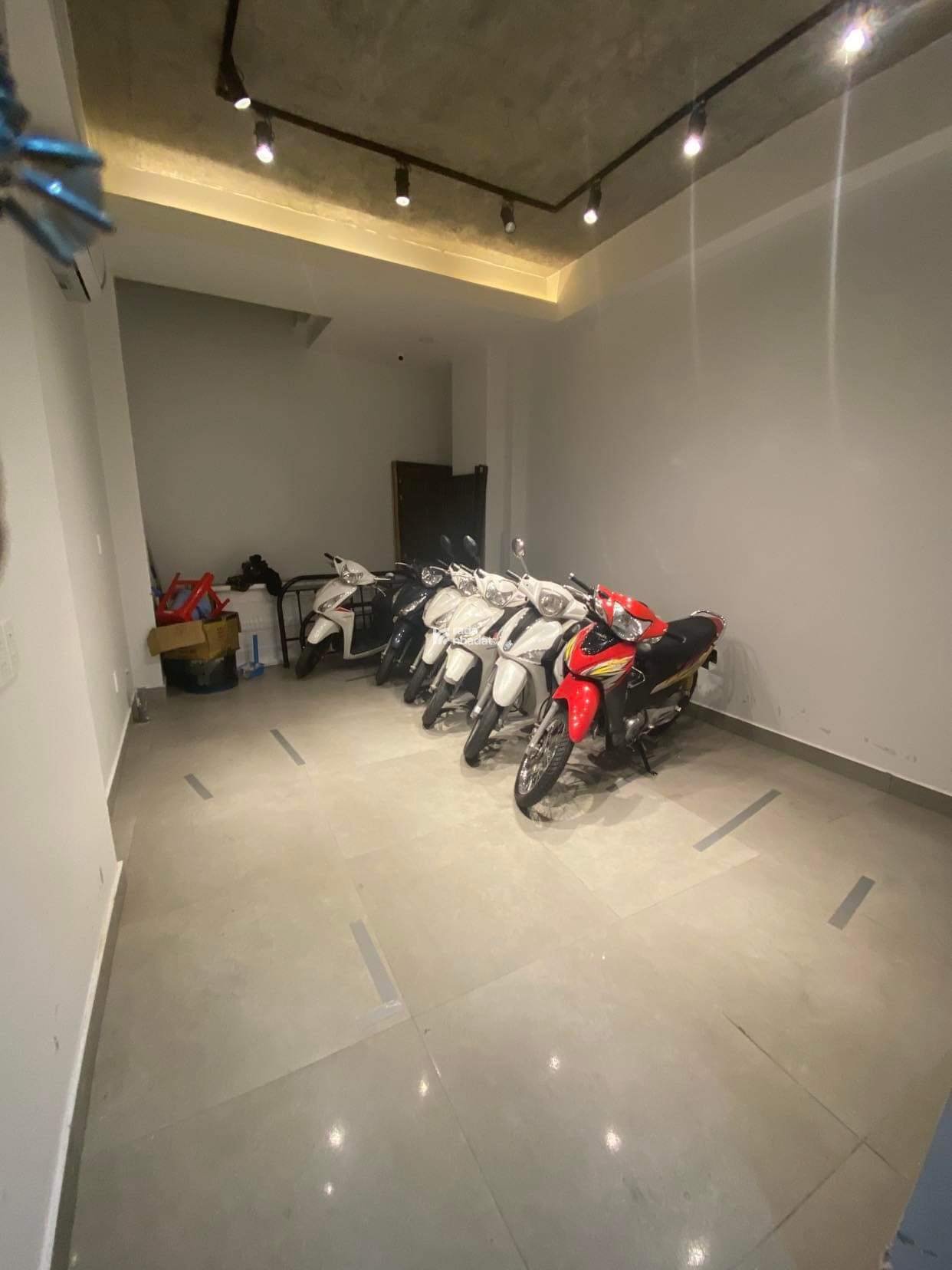 MẶT TIỀN KINH DOANH PHÚ NHUẬN - CHDV 5 TẦNG - DÒNG TIỀN ỔN ĐỊNH 50TR/THÁNG