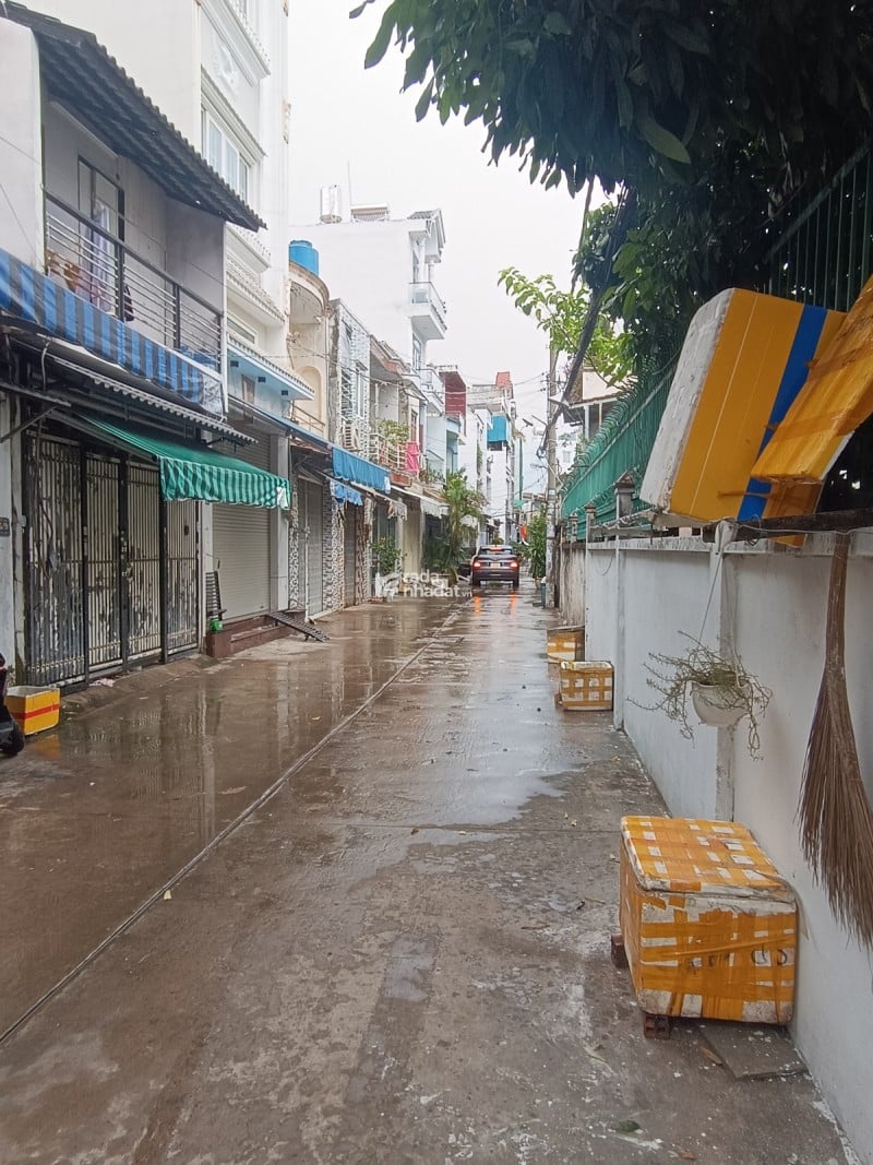 Bán nhà Lô Tư BHHA Bình Tân  dưới 5 tỷ. 40m2 2 tầng. Không lộ giới, hẻm 6m