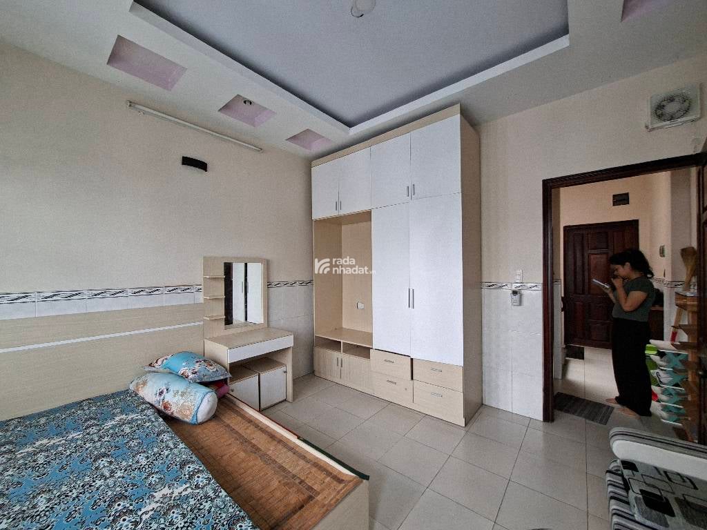  Hiện Trạng: Nhà 1 trệt,  lửng, 3 lầu. Gồm 5 phòng ngủ,  phòng thờ và 4 WC.  