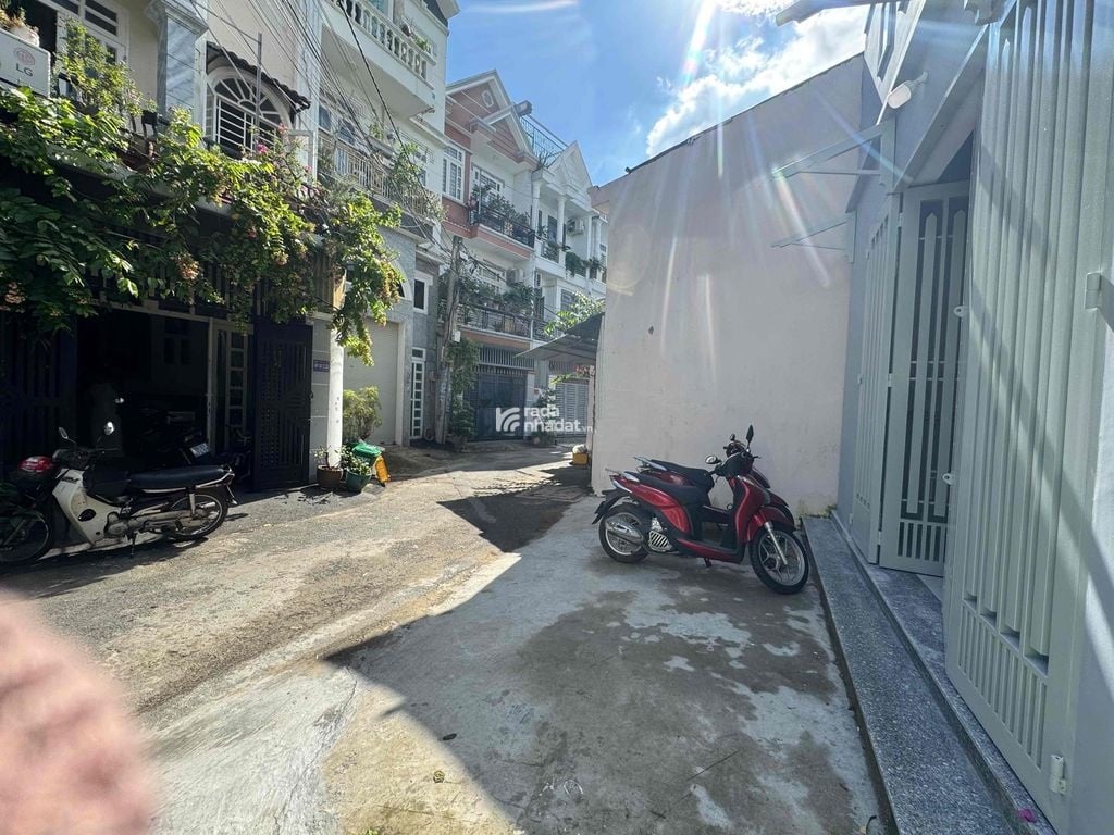 NHÀ ĐƯỜNG HUỲNH THỊ HAI, 4x20m, HẺM 7m, GẦN ĐẠI HỌC GIAO THÔNG VẬN TẢI