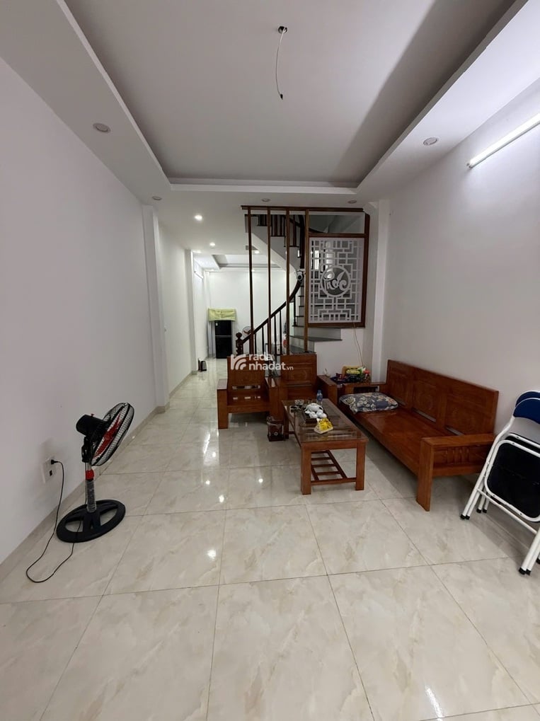 NGÃ TƯ CẦU GIẤY - NHÀ ĐẸP - SỔ VUÔNG - 5 TẦNG - 30M2 - 8 TỶ GẦN Ô TÔ QUAY ĐẦU