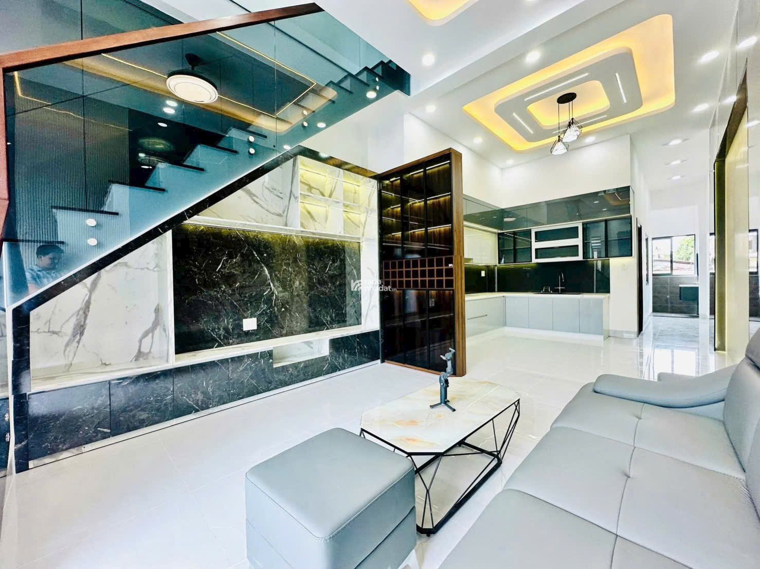 NHÀ PHỐ SANG TRỌNG VỊ TRÍ ĐẮC ĐỊA GIỮA LÒNG THỦ DẦU MỘT