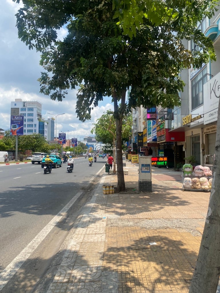 CĂN GÓC 2 MẶT TIỀN KHÚC KHÔNG CÓ NHÀ BÁN - KINH DOANH SẦM UẤT NHẤT CỘNG HOÀ - 4 TẦNG BTCT 