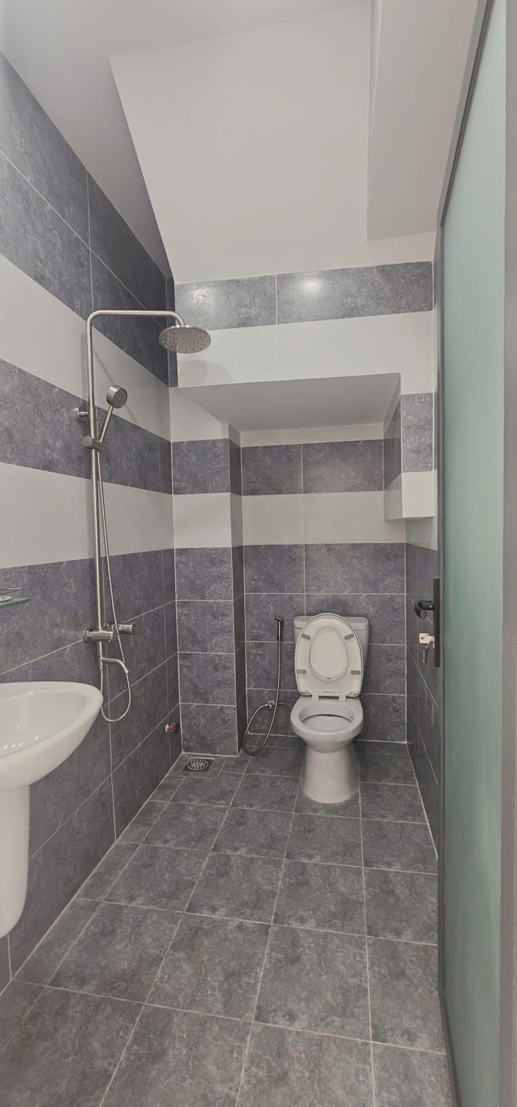 Bán Nhà 3 Tầng Long Bình Gần Vinhomes Quận 9 - HXH 64m2 - Giá 5.x Tỷ 