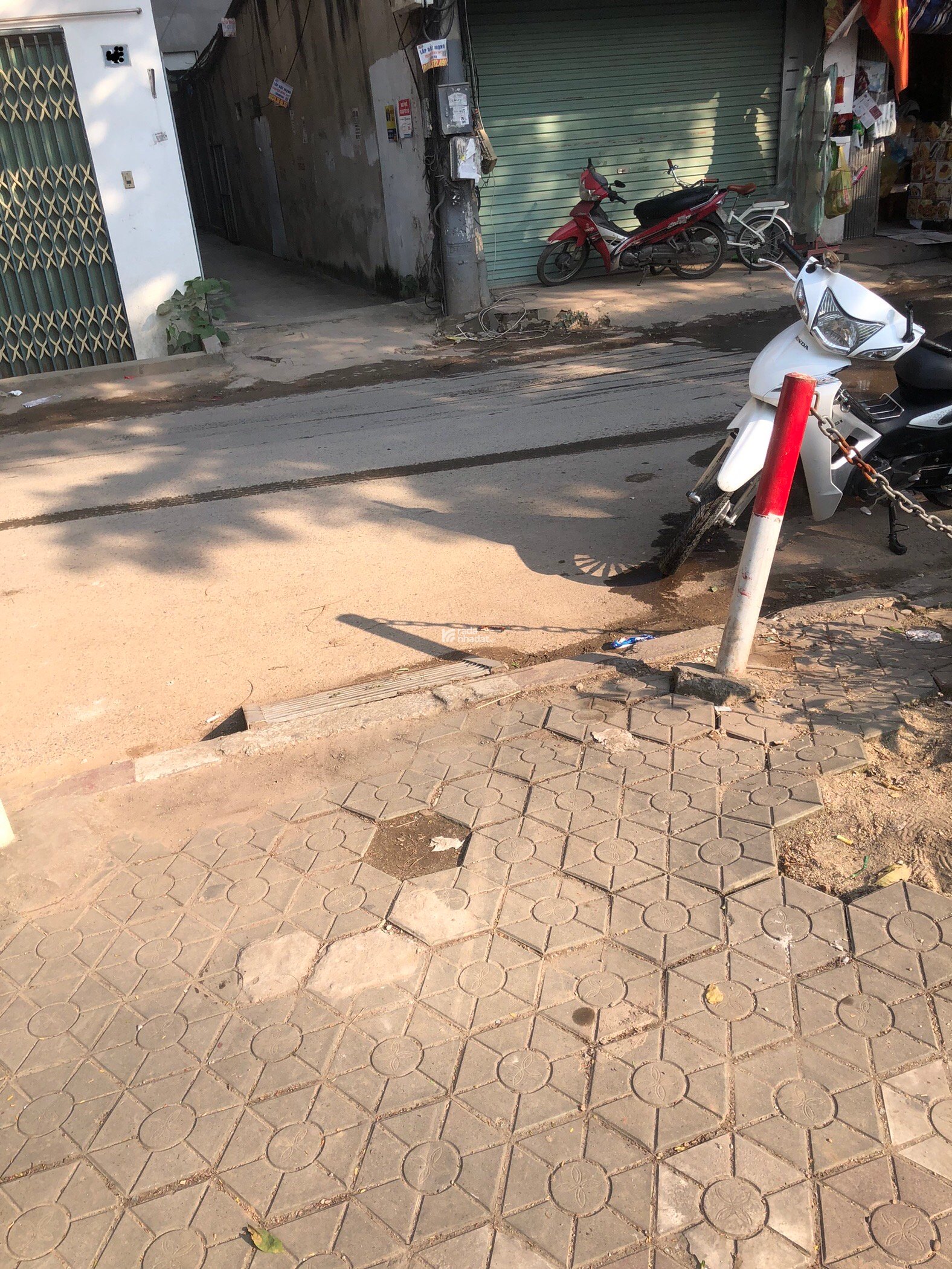 Siêu hiếm bán đất tặng nhà Mặt ngõ trung kính o to tải tránh dt51m  mt4m giá 18 tỷ