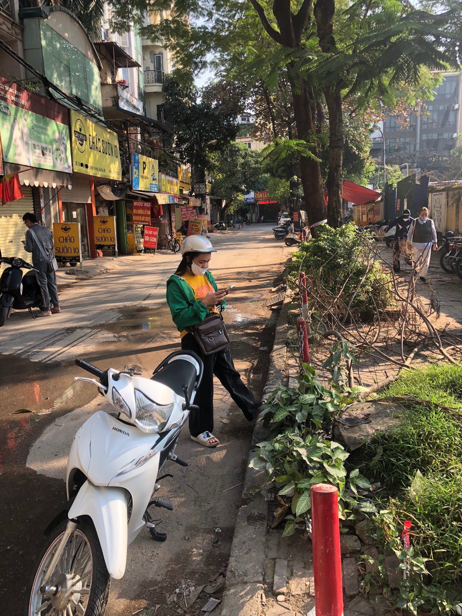 Siêu hiếm bán đất tặng nhà Mặt ngõ trung kính o to tải tránh dt51m  mt4m giá 18 tỷ