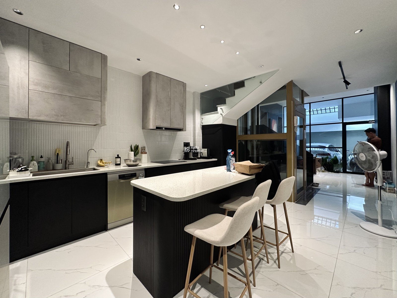 PHÚ NHUẬN - NHÀ ĐẸP 5 TẦNG 72m2 - THANG MÁY - HẺM KINH DOANH 8M - 21.9 TỶ