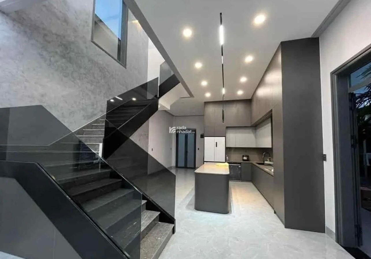 Chính chủ cần bán nhà phố đẹp mặt tiền Lê Hữu Nghĩa trung tâm TP. Tân An giá chỉ 2 tỷ 1 64m2