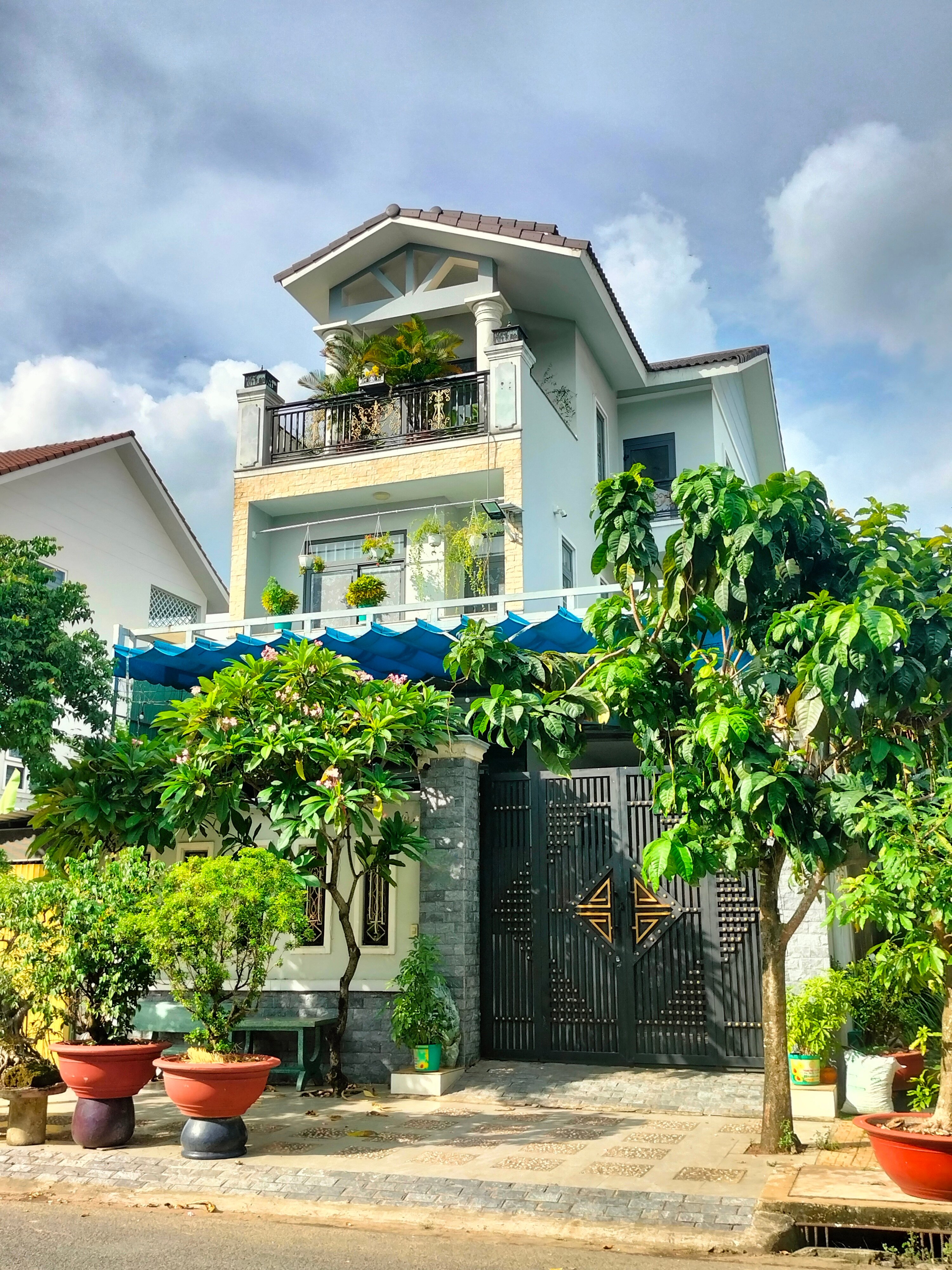 BÁN BIỆT THỰ SÂN VƯỜN KDC KHANG ĐIỀN Q9 - 160M2 -FULL CÔNG NĂNG - SHR ,HOÀN CÔNG -NHỈNH 19TỶ TL.