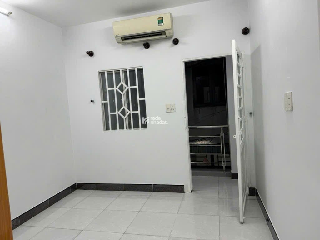 NHÀ ĐẸP GIÁ TỐT - Cách mặt tiền đường lớn vài bước chân