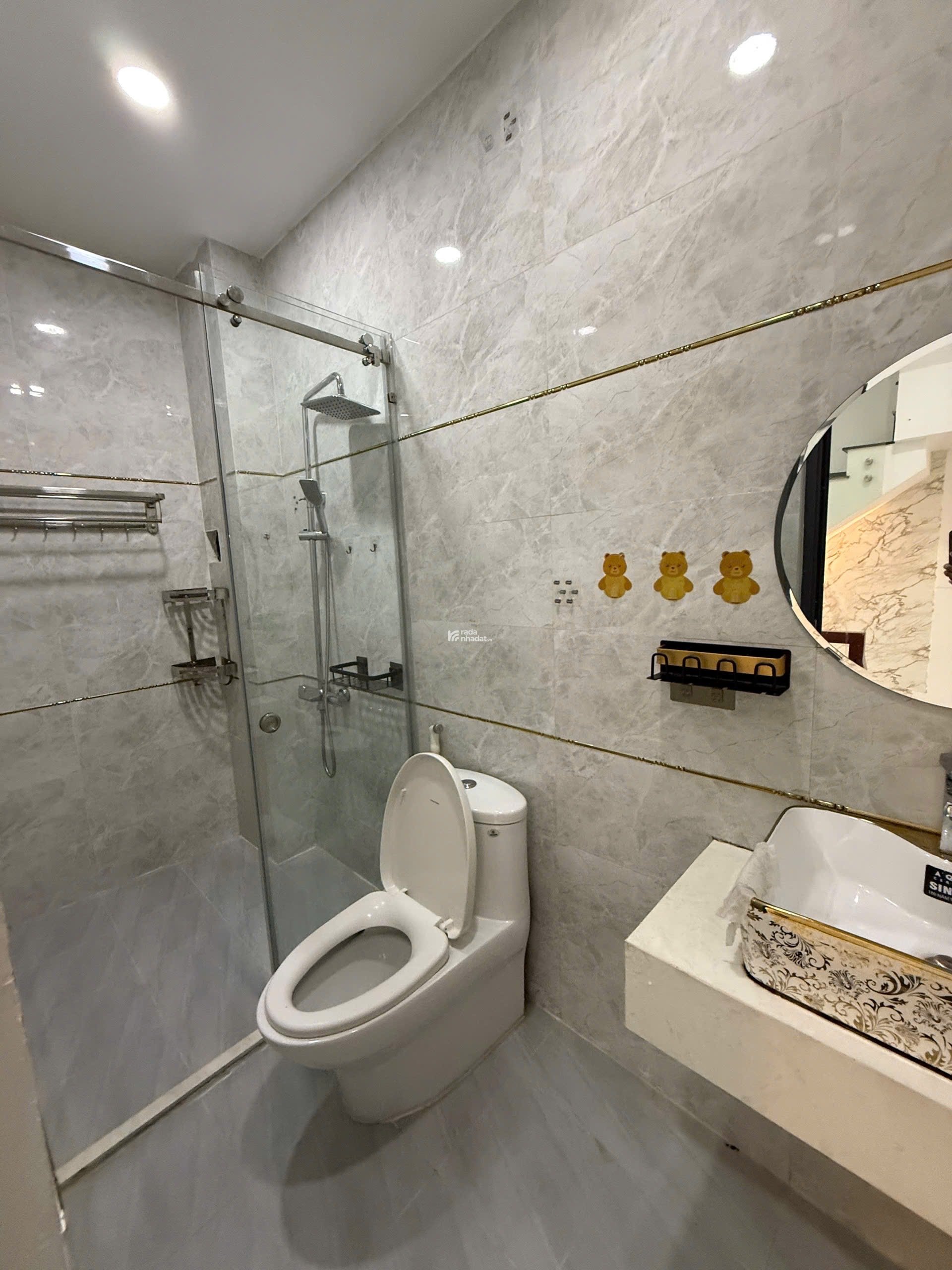 Cho Thuê Nhà 4 Tầng Hẻm Xe Hơi Đầy Đủ Tiện Nghi ngay Huỳnh Văn Nghệ quận Tân Bình