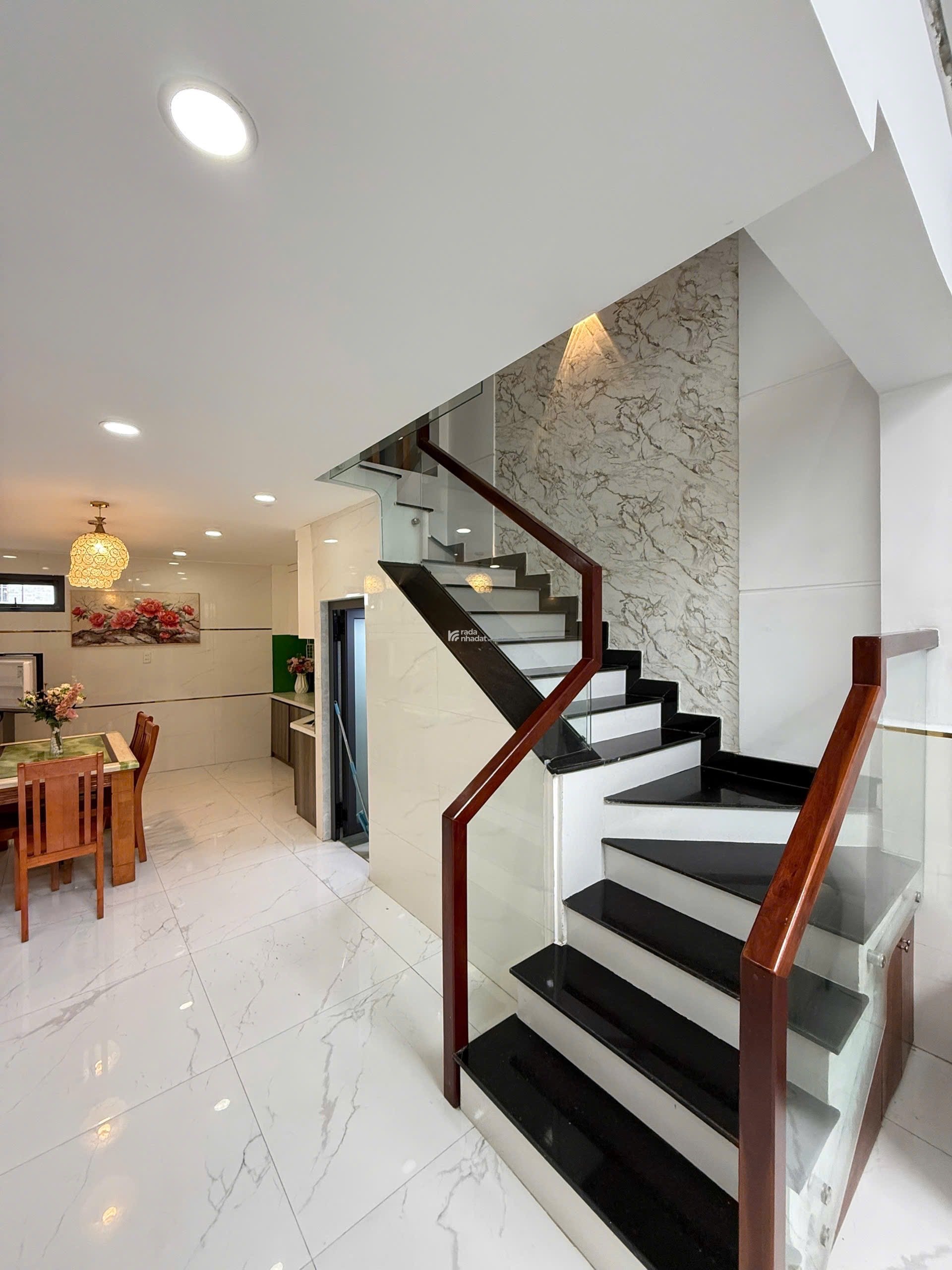 Cho Thuê Nhà 4 Tầng Hẻm Xe Hơi Đầy Đủ Tiện Nghi ngay Huỳnh Văn Nghệ quận Tân Bình