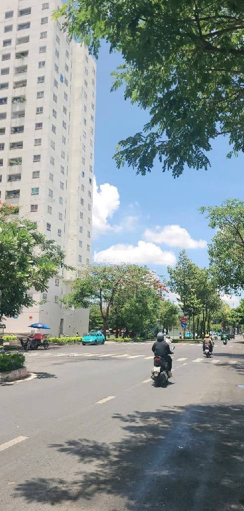 SÁT MT CHU VĂN AN, BÌNH THẠNH, 668M2 CŨ TIỆN XÂY MỚI. GIẢM 350TR CHỈ 40.5T TL 