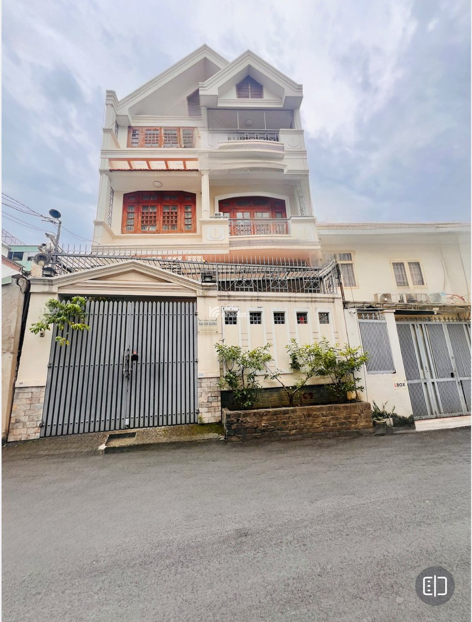 Bán Nhà Đẹp 94m2- HXH 8m. Gần Mặt Tiền Bùi Đình Túy-Rạch Xuyên Tâm. 3 Tầng Khu Vip. Giá Chỉ 17,9 Tỷ