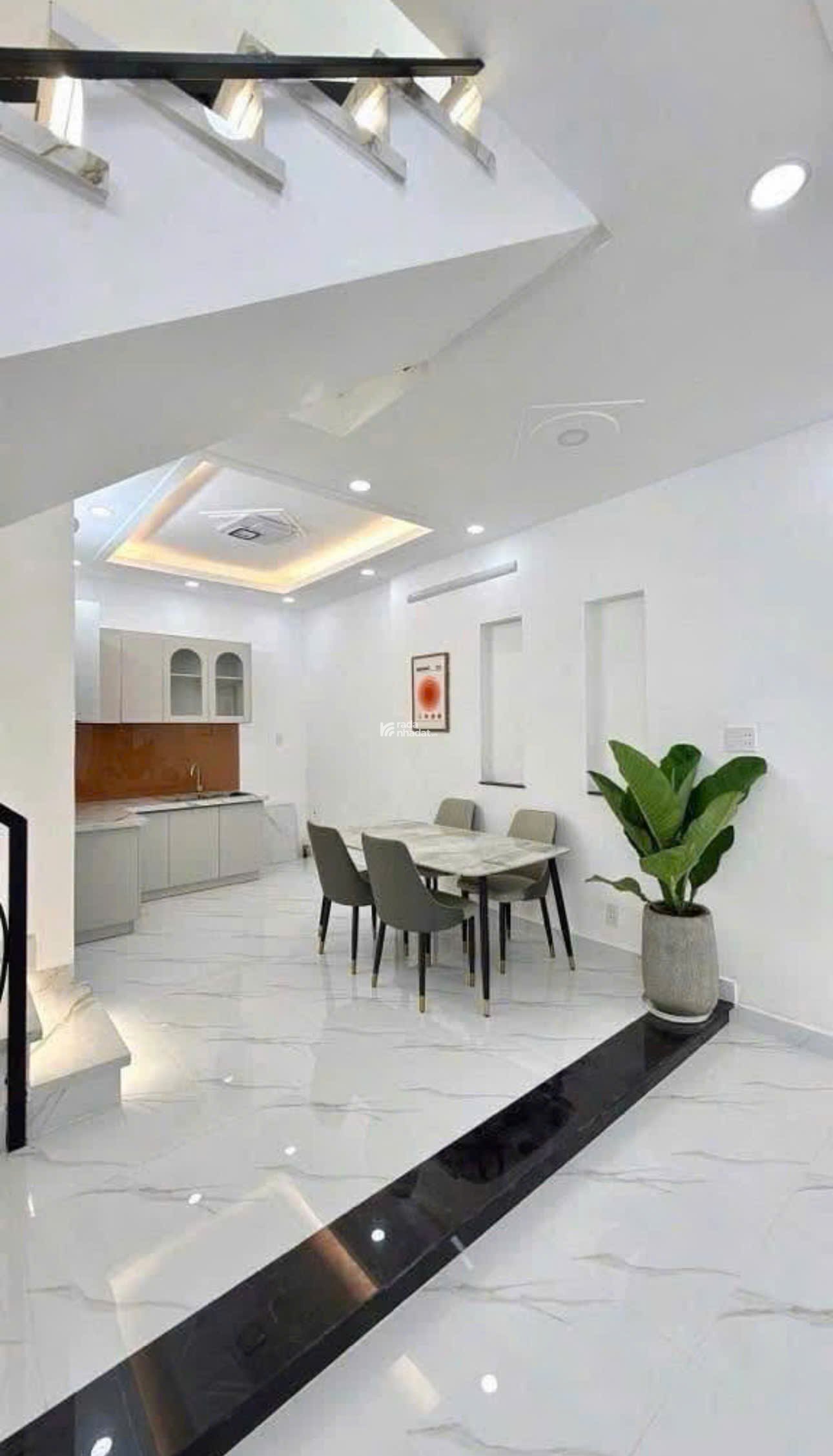 Căn nhà 2 tầng, 54m2 ngay Hồng Hà, Tân Bình. Giá 4 Tỷ 590. SHR, Hẻm 5m, full nội thất