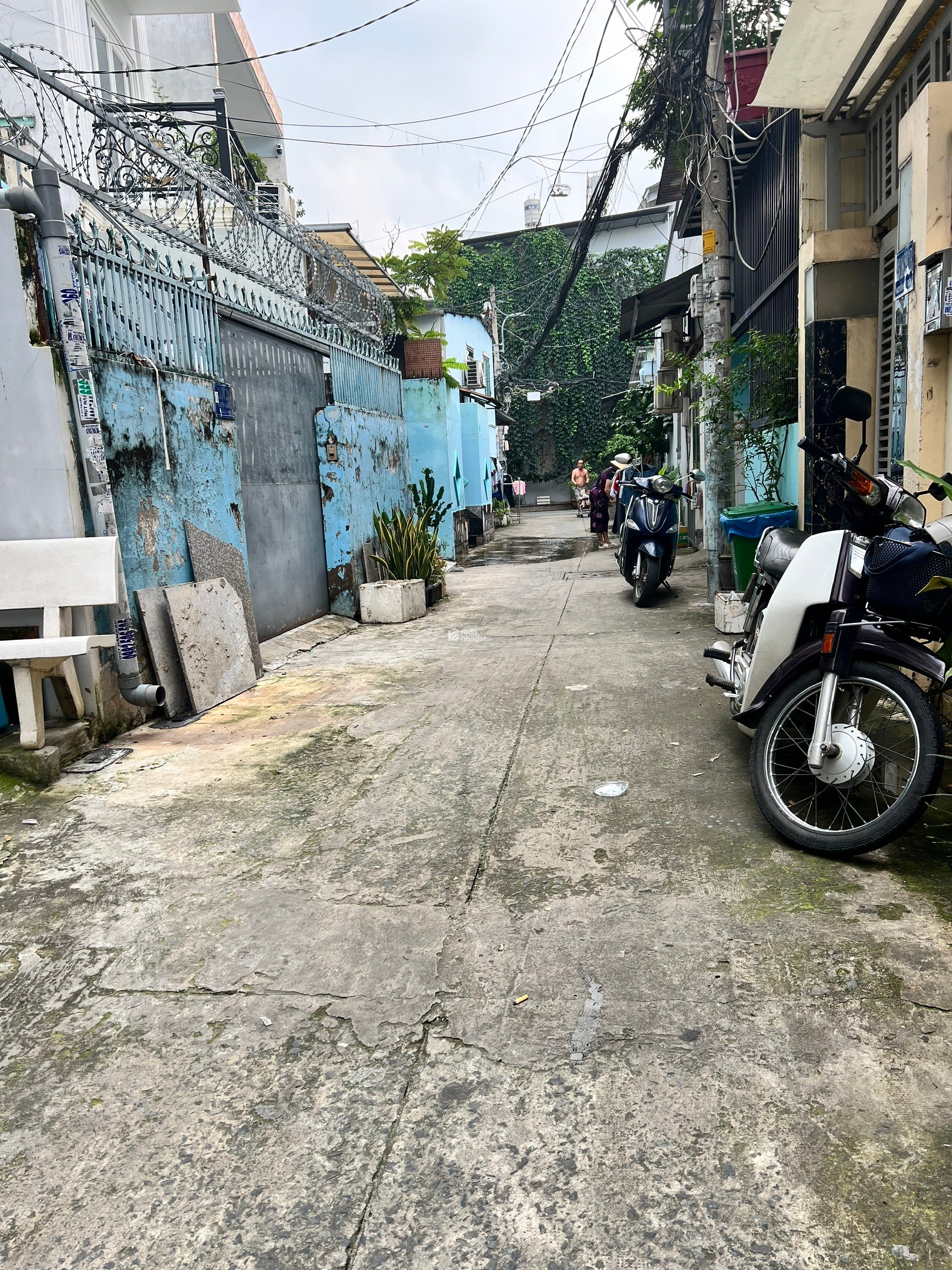 Nhà mới dọn vào ở ngay, hẻm ô tô