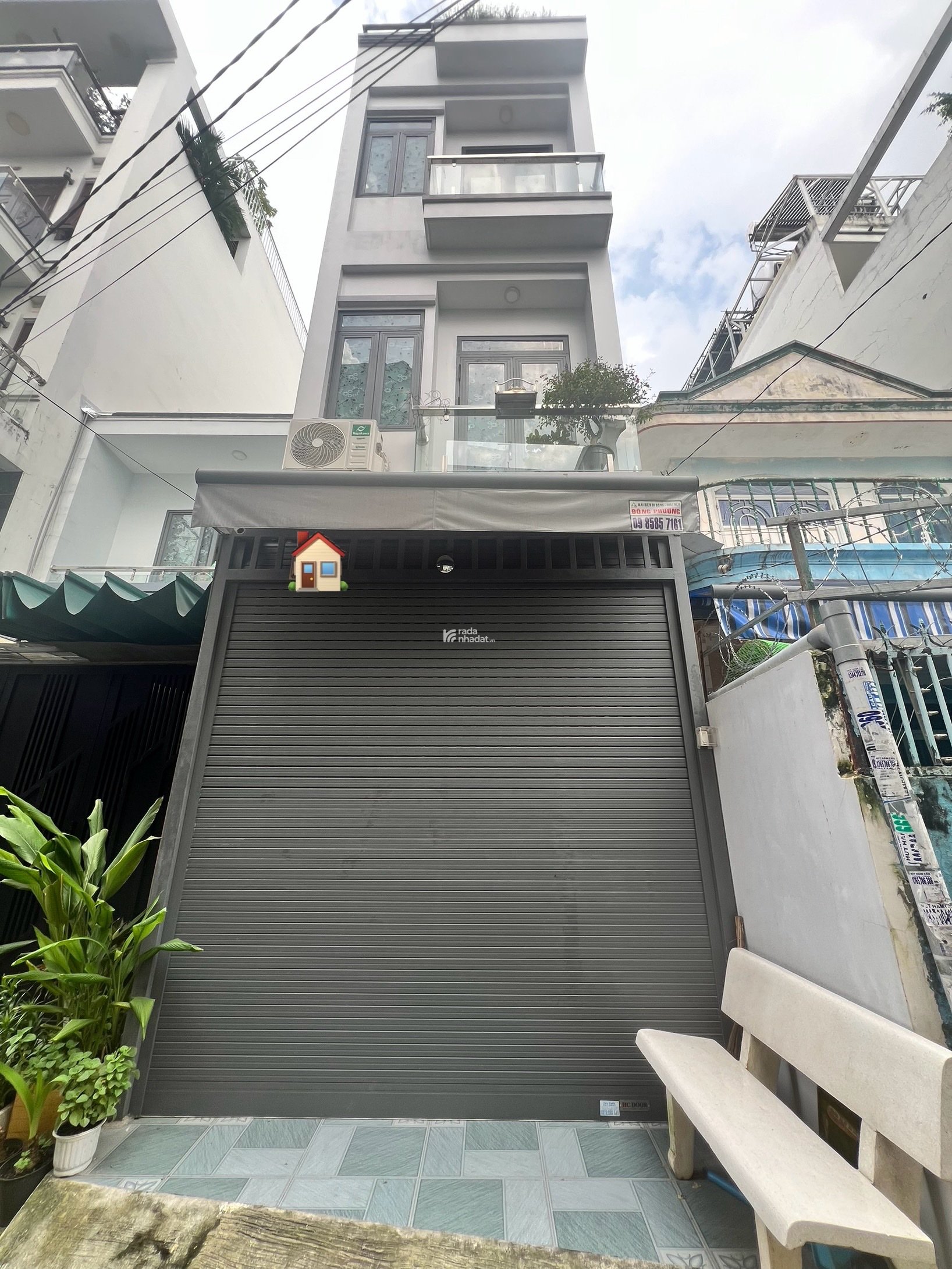 Nhà mới dọn vào ở ngay, hẻm ô tô