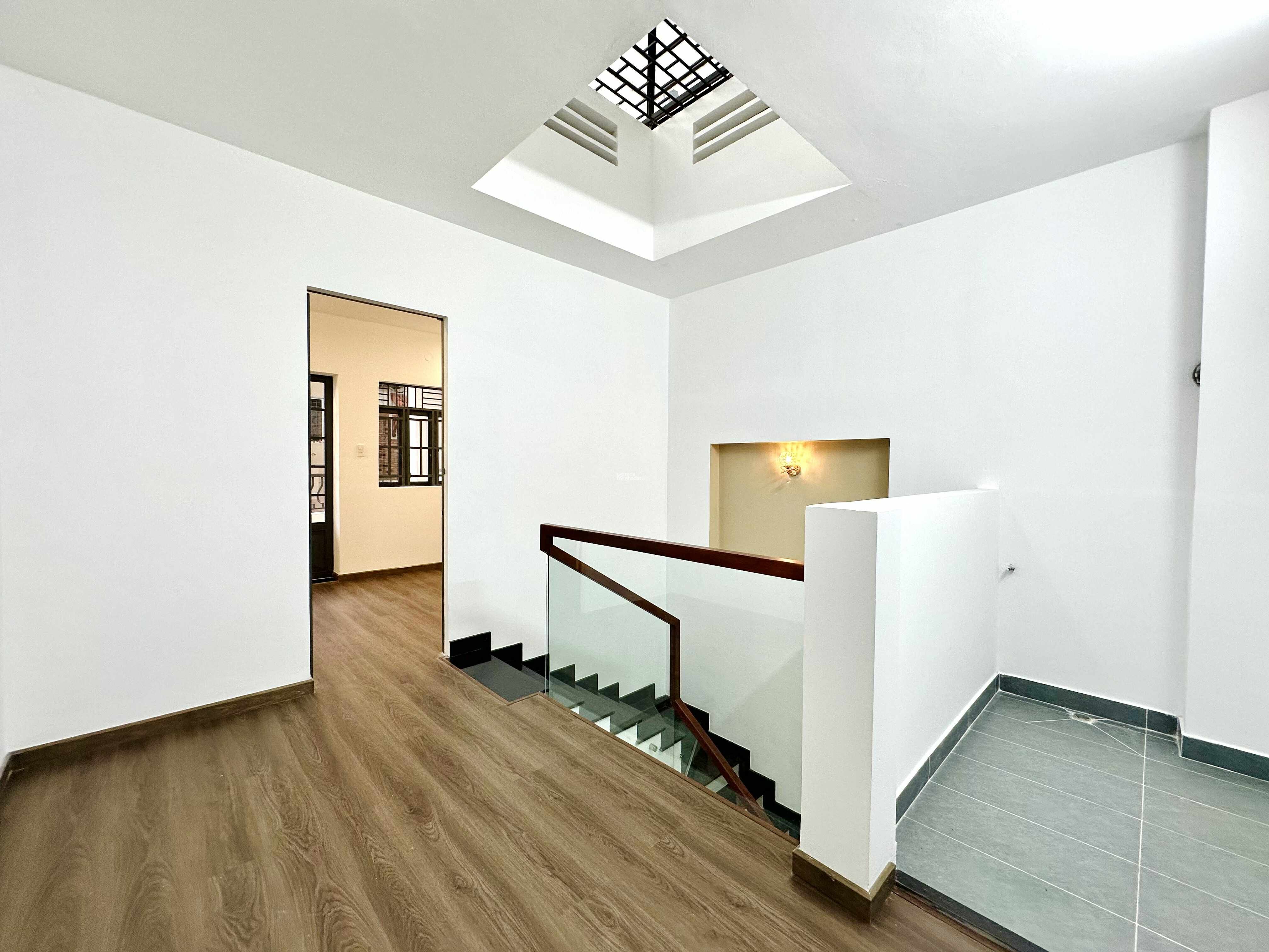 NHÀ ĐẸP NGUYỄN ĐÌNH CHÍNH PHÚ NHUẬN - HẺM Ô TÔ - TRỆT 3 LẦU 5 PN 56m2 - 12.9 TỶ