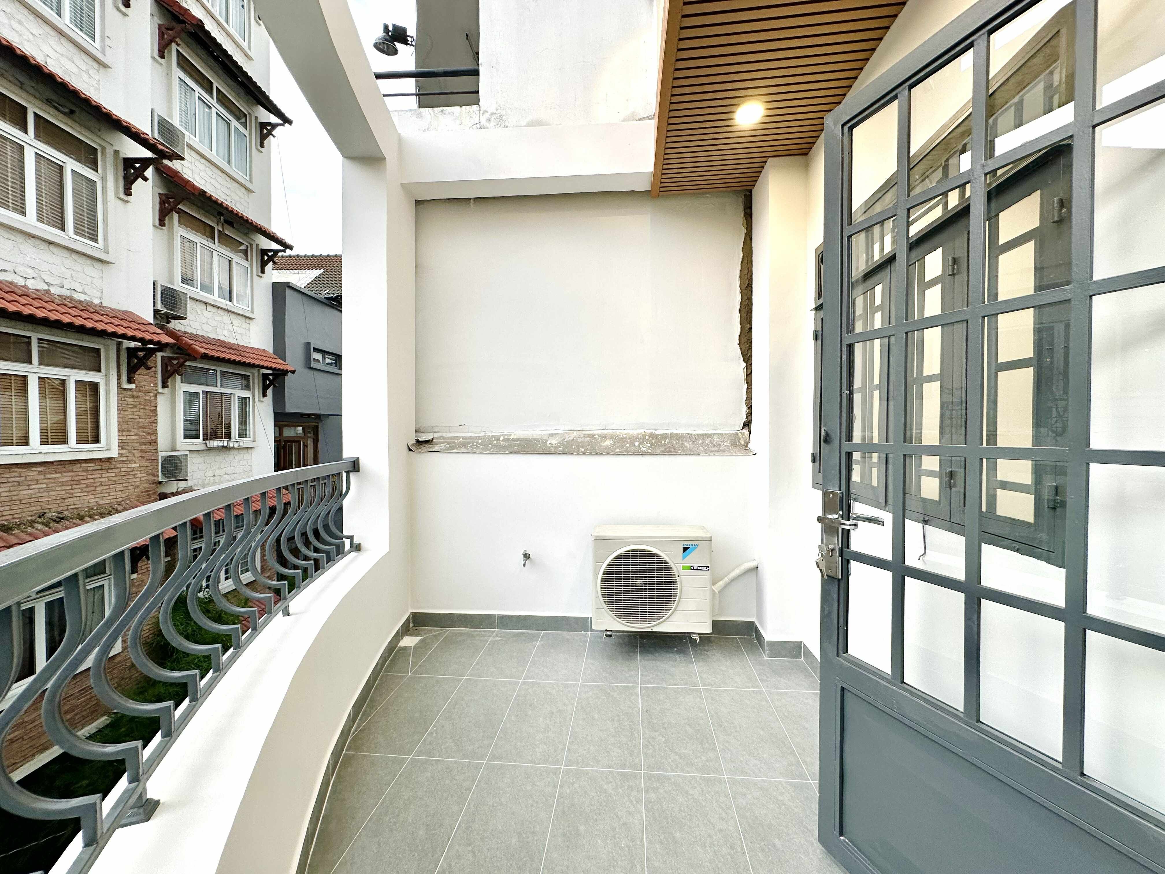NHÀ ĐẸP NGUYỄN ĐÌNH CHÍNH PHÚ NHUẬN - HẺM Ô TÔ - TRỆT 3 LẦU 5 PN 56m2 - 12.9 TỶ