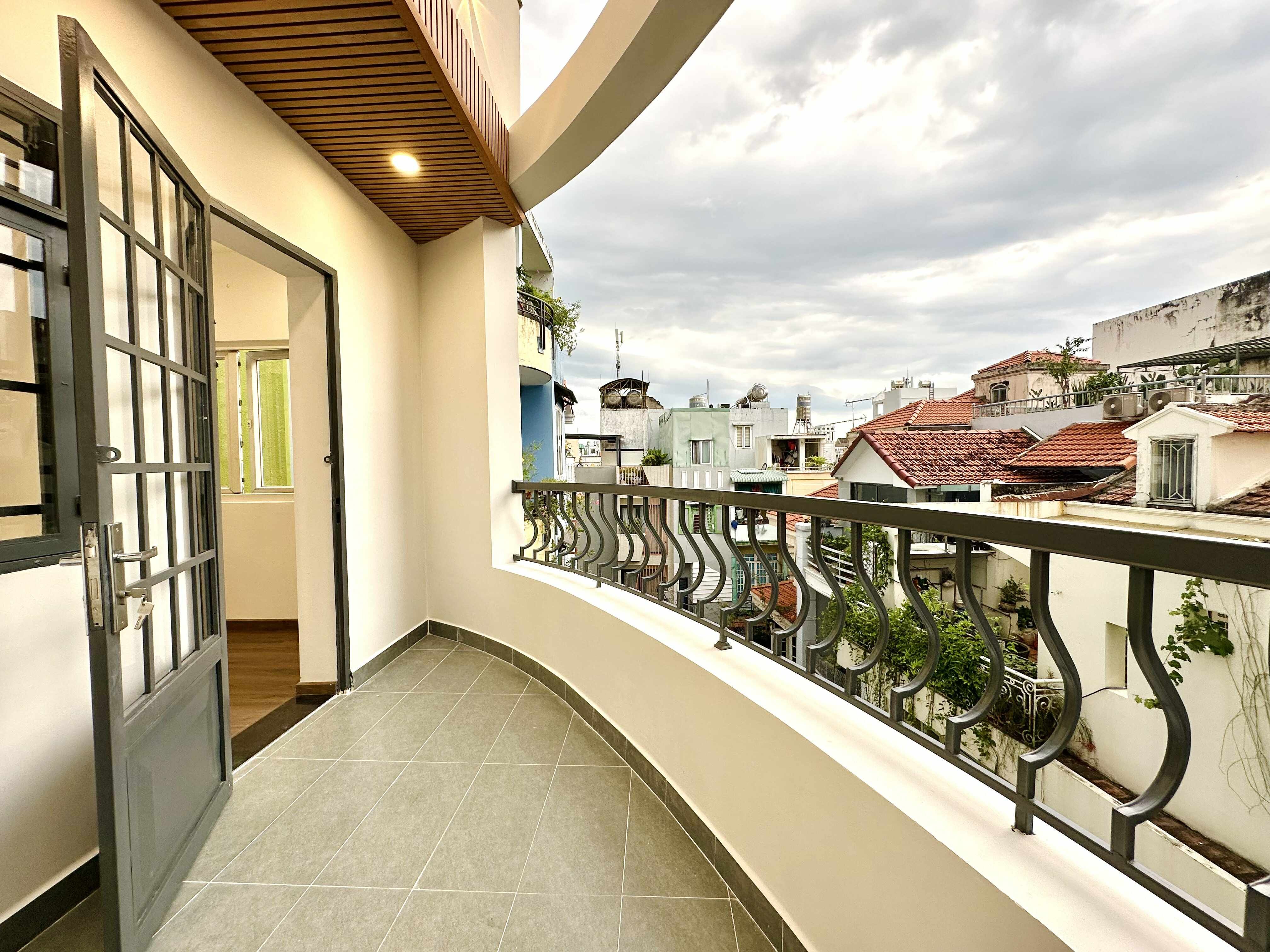 NHÀ ĐẸP NGUYỄN ĐÌNH CHÍNH PHÚ NHUẬN - HẺM Ô TÔ - TRỆT 3 LẦU 5 PN 56m2 - 12.9 TỶ