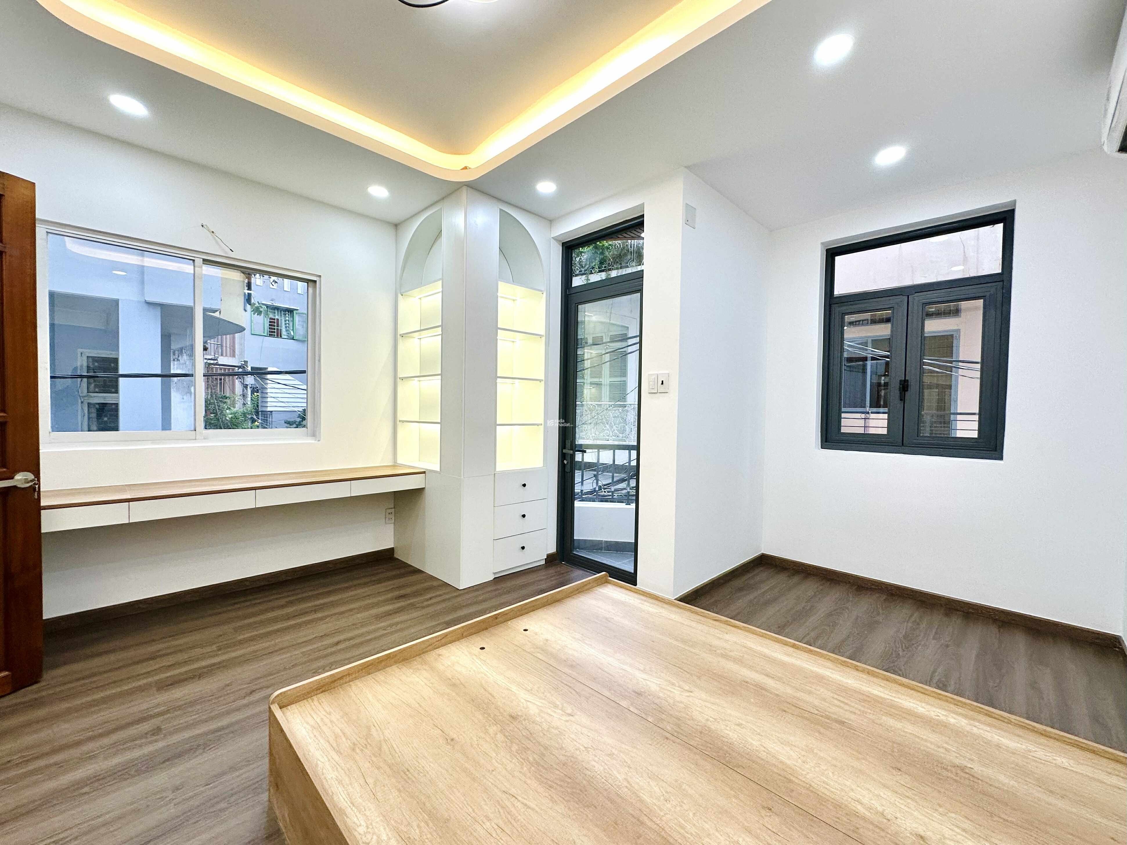 NHÀ ĐẸP NGUYỄN ĐÌNH CHÍNH PHÚ NHUẬN - HẺM Ô TÔ - TRỆT 3 LẦU 5 PN 56m2 - 12.9 TỶ